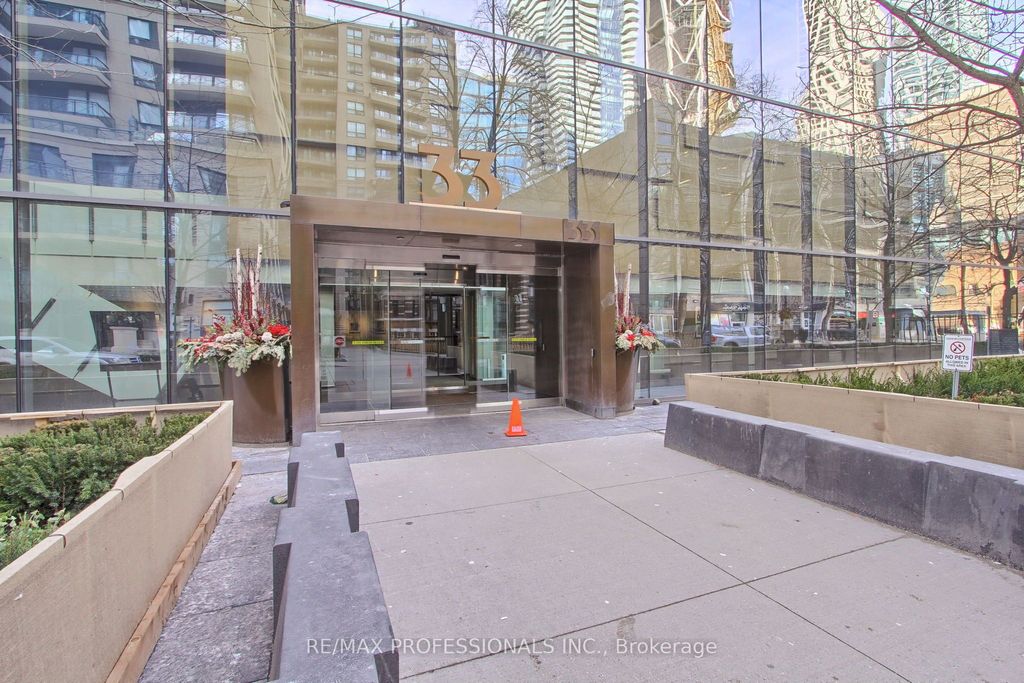 Photo of 33 Charles Street E #710, Toronto, ON M4Y 0A2 (MLS # C12859076)