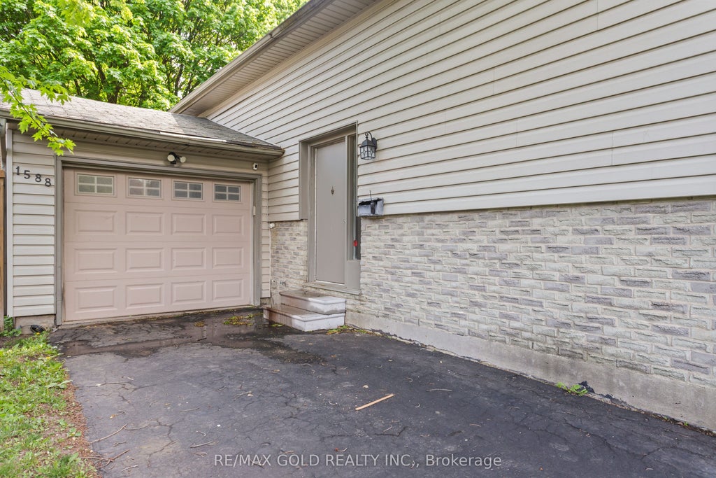 Photo of 1588 Aldersbrook Road, London North, ON N6G 2Z3 (MLS # X13425720)