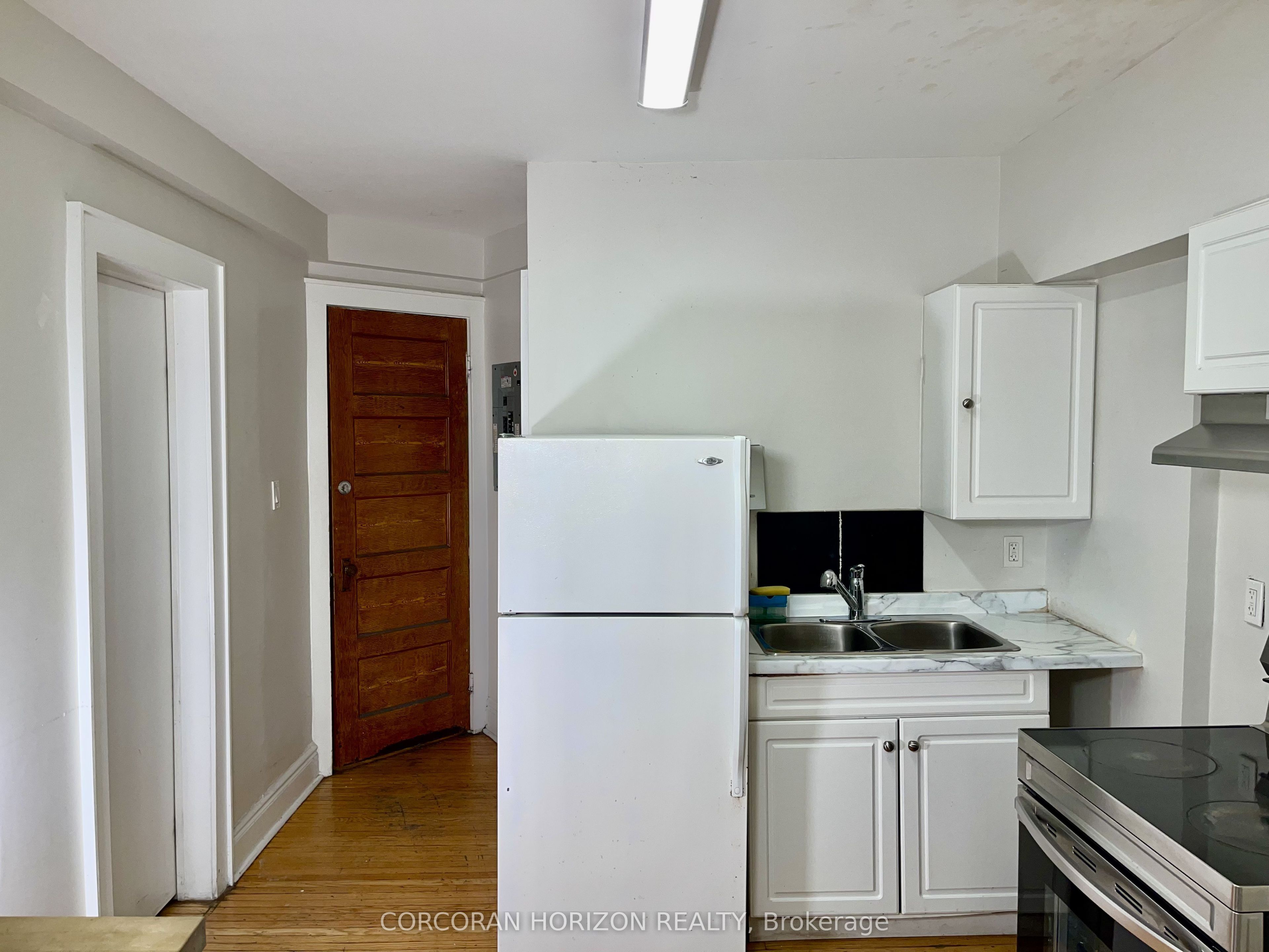 2257 Dundas Street W 3