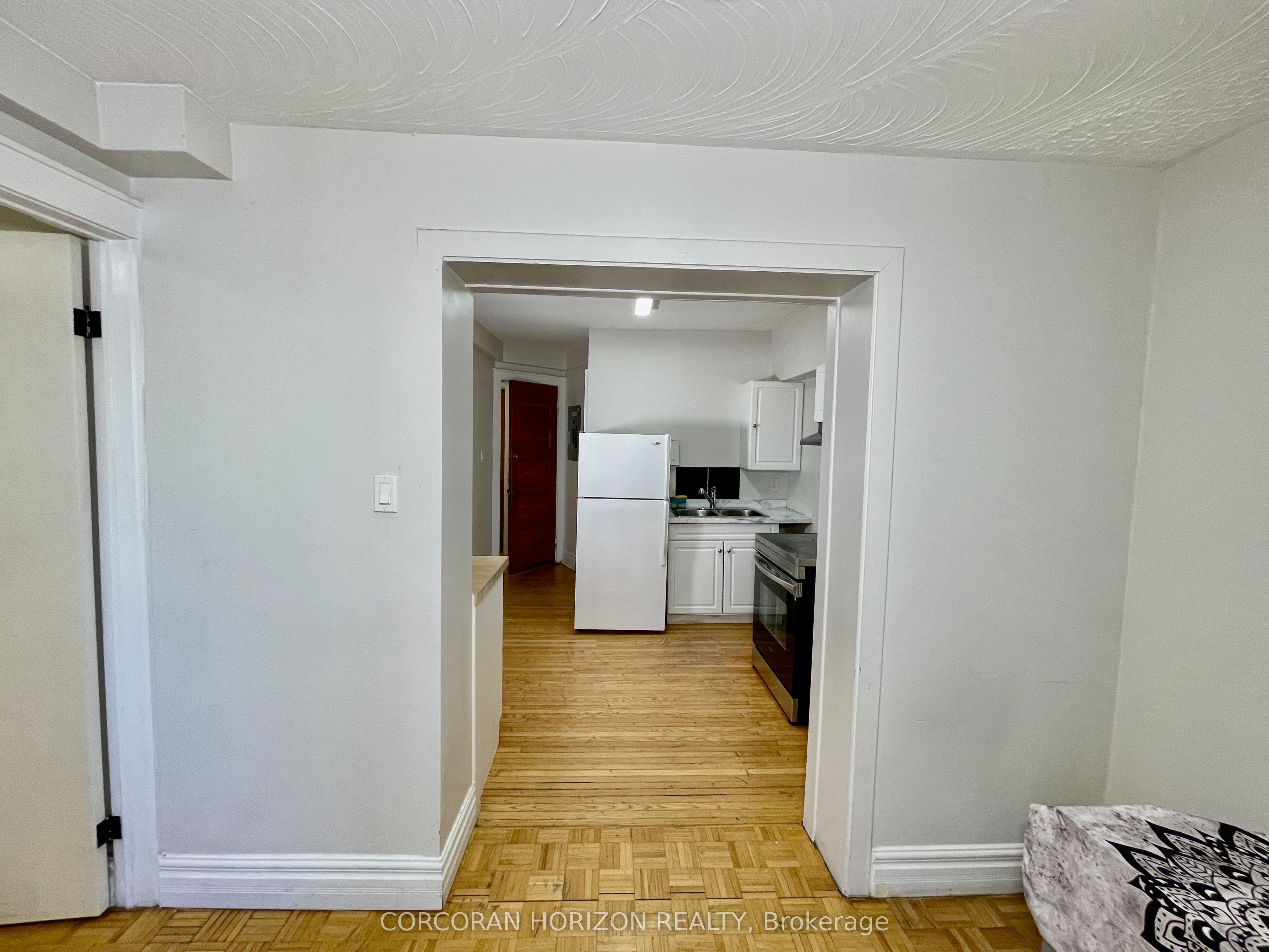 2257 Dundas Street W 3