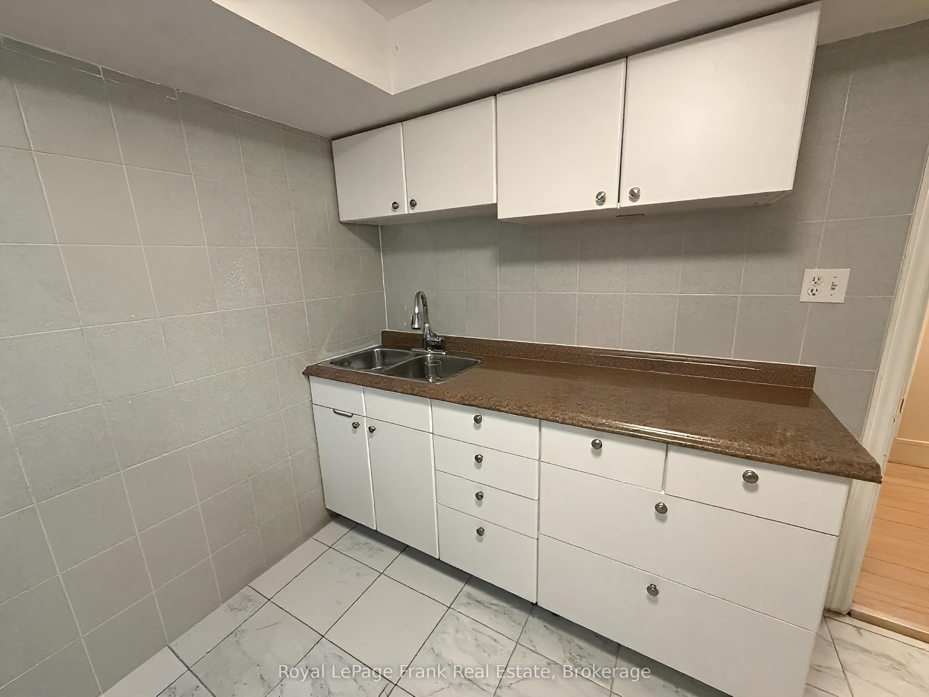 249 Lucas Street Lower