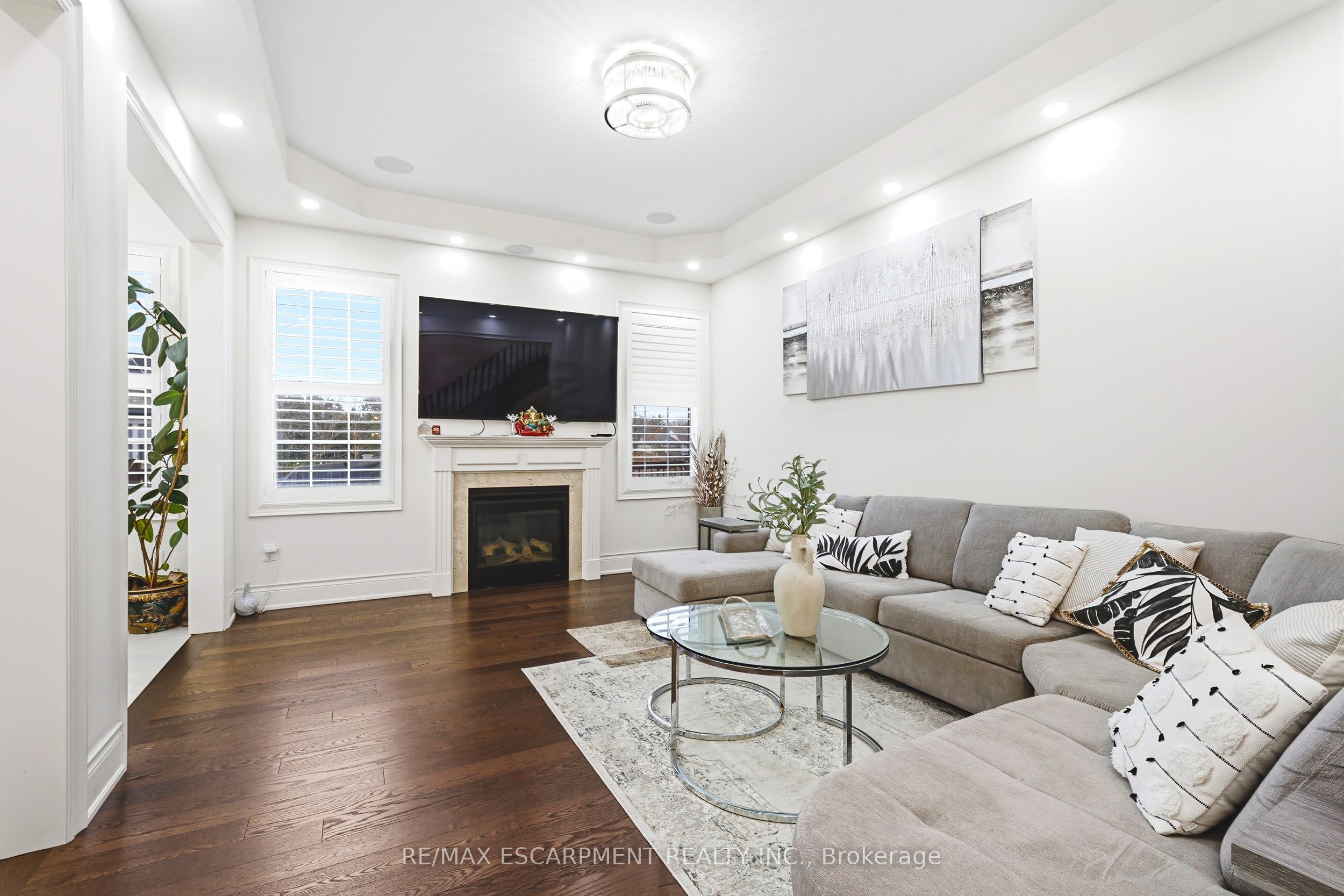 60 Golden Hawk Drive