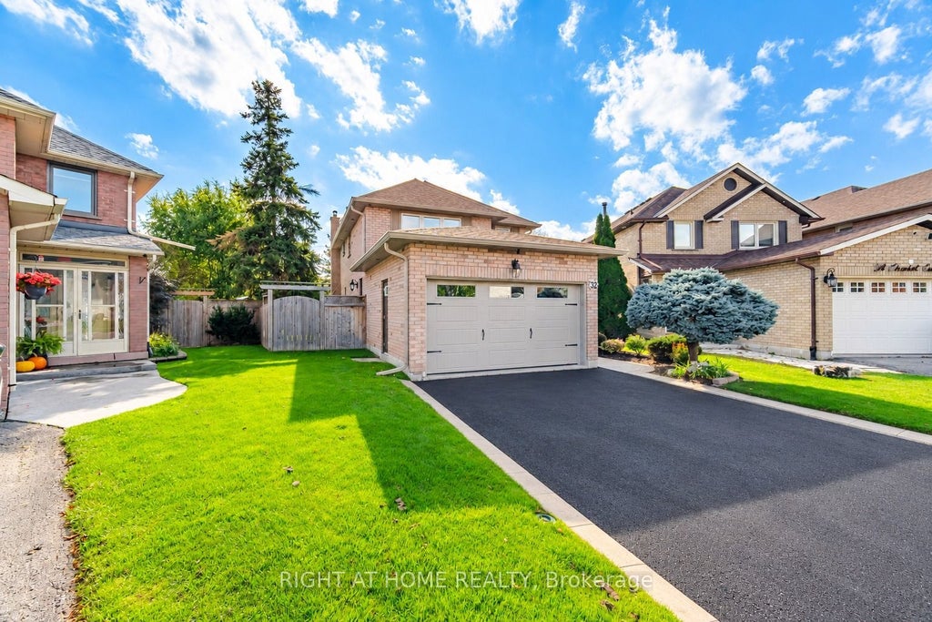 Photo of 32 Cheviot Crescent, Brampton, ON L6Z 4H2 (MLS # W14083554)