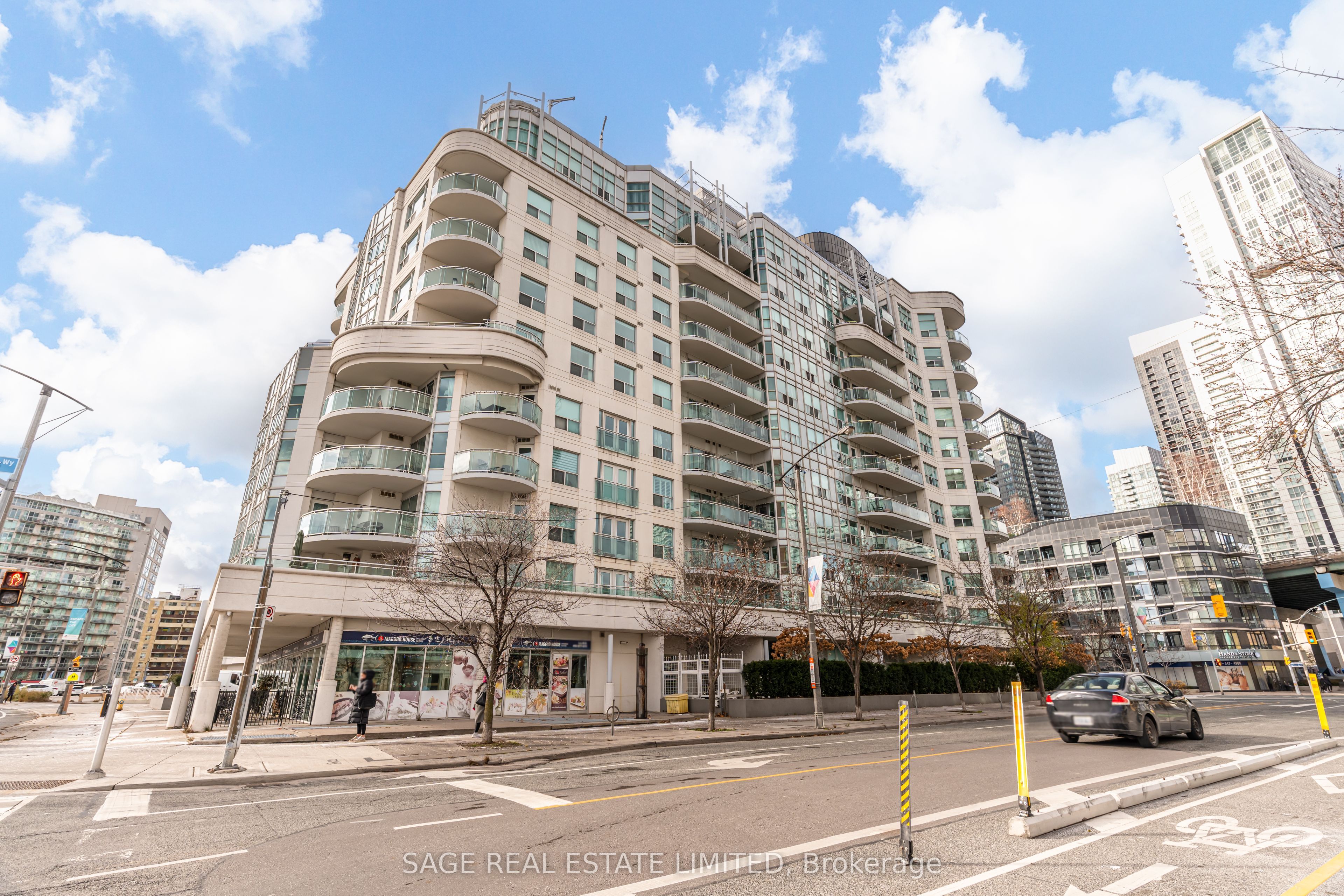 600 Queens Quay N/A W 819
