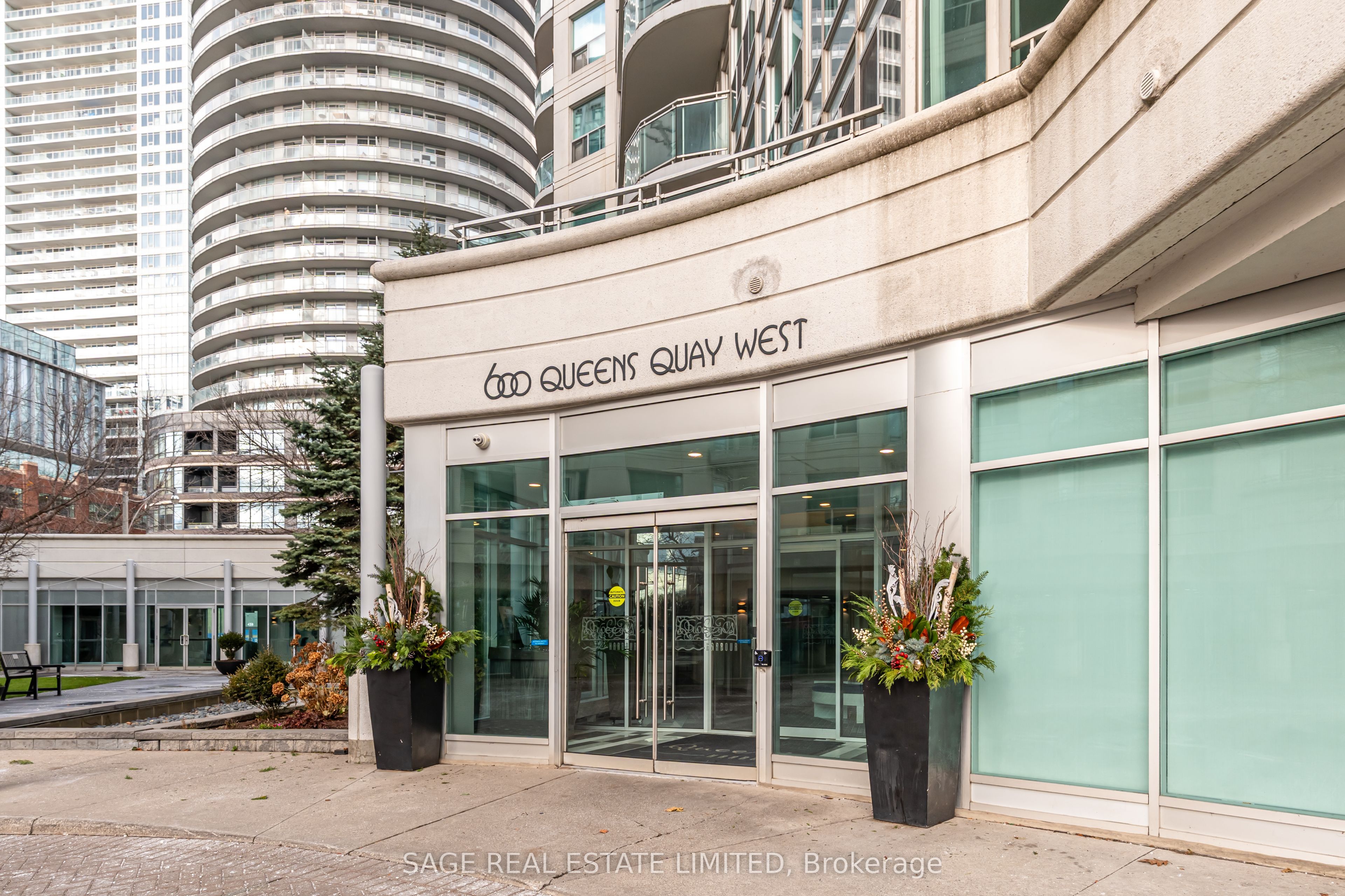 600 Queens Quay N/A W 819
