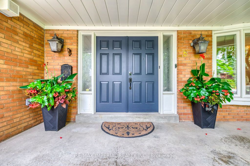 Photo of 8 Medalist Road, Toronto, ON M2P 1Y3 (MLS # C12498530)