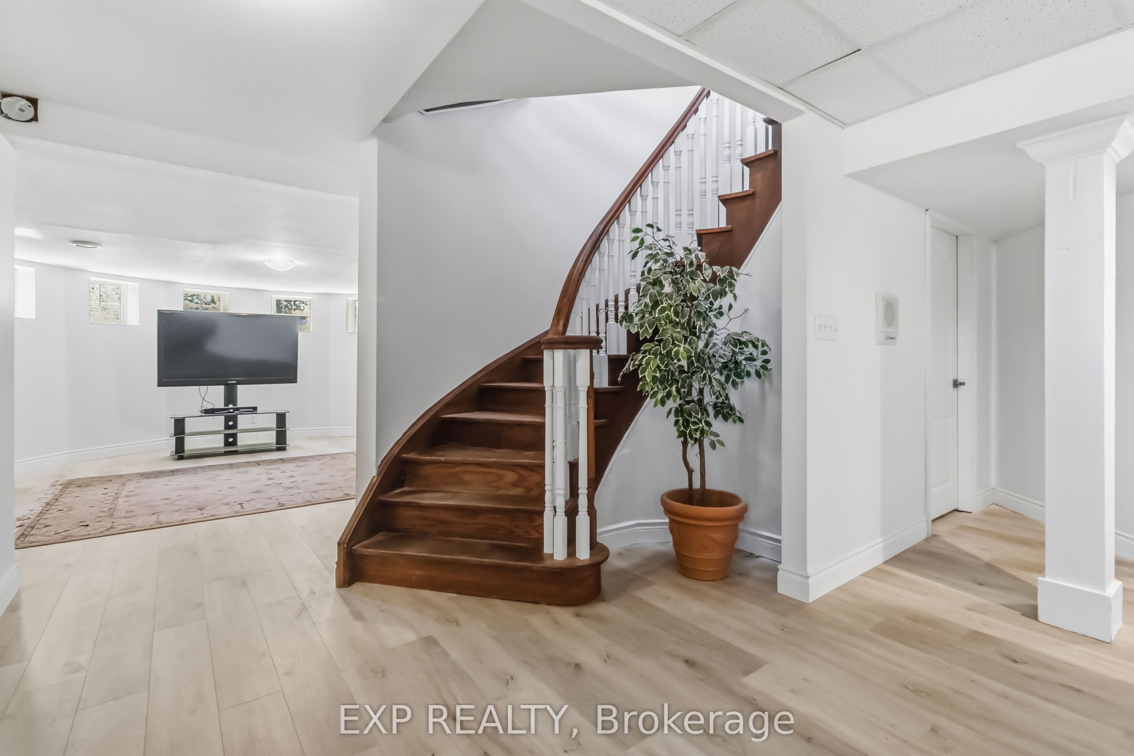 1401 Tamworth Court