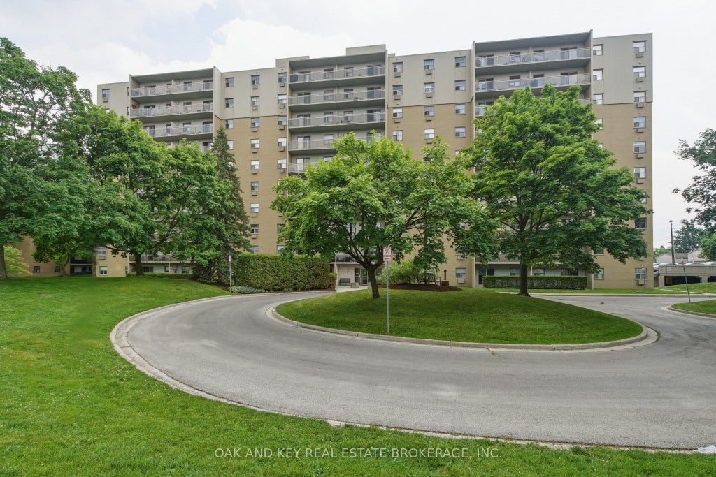Photo of 931 Wonderland Road S #302, London South, ON N6K 2X6 (MLS # X14034594)
