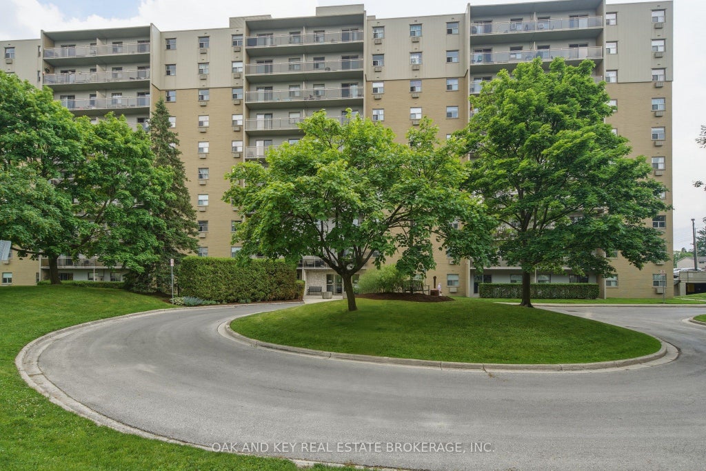 Photo of 931 Wonderland Road S #302, London South, ON N6K 2X6 (MLS # X14034594)