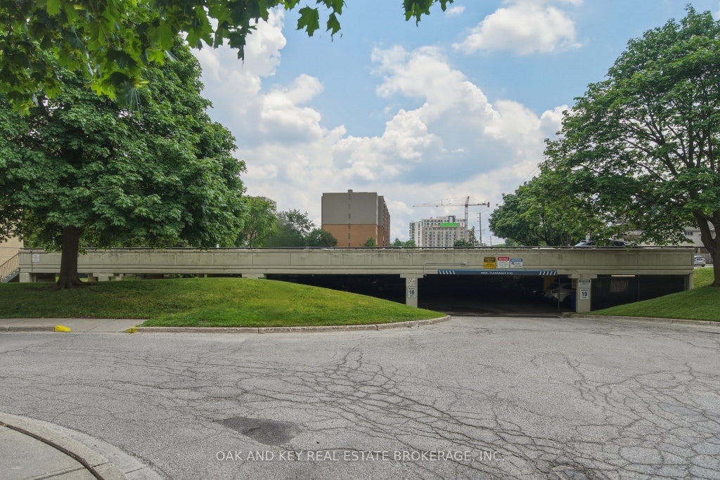 Photo of 931 Wonderland Road S #302, London South, ON N6K 2X6 (MLS # X14034594)