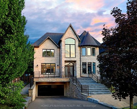 111 Hillview Road Aurora ON L4G 2M6