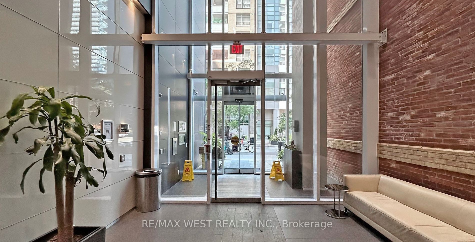 15 Grenville Street 1106