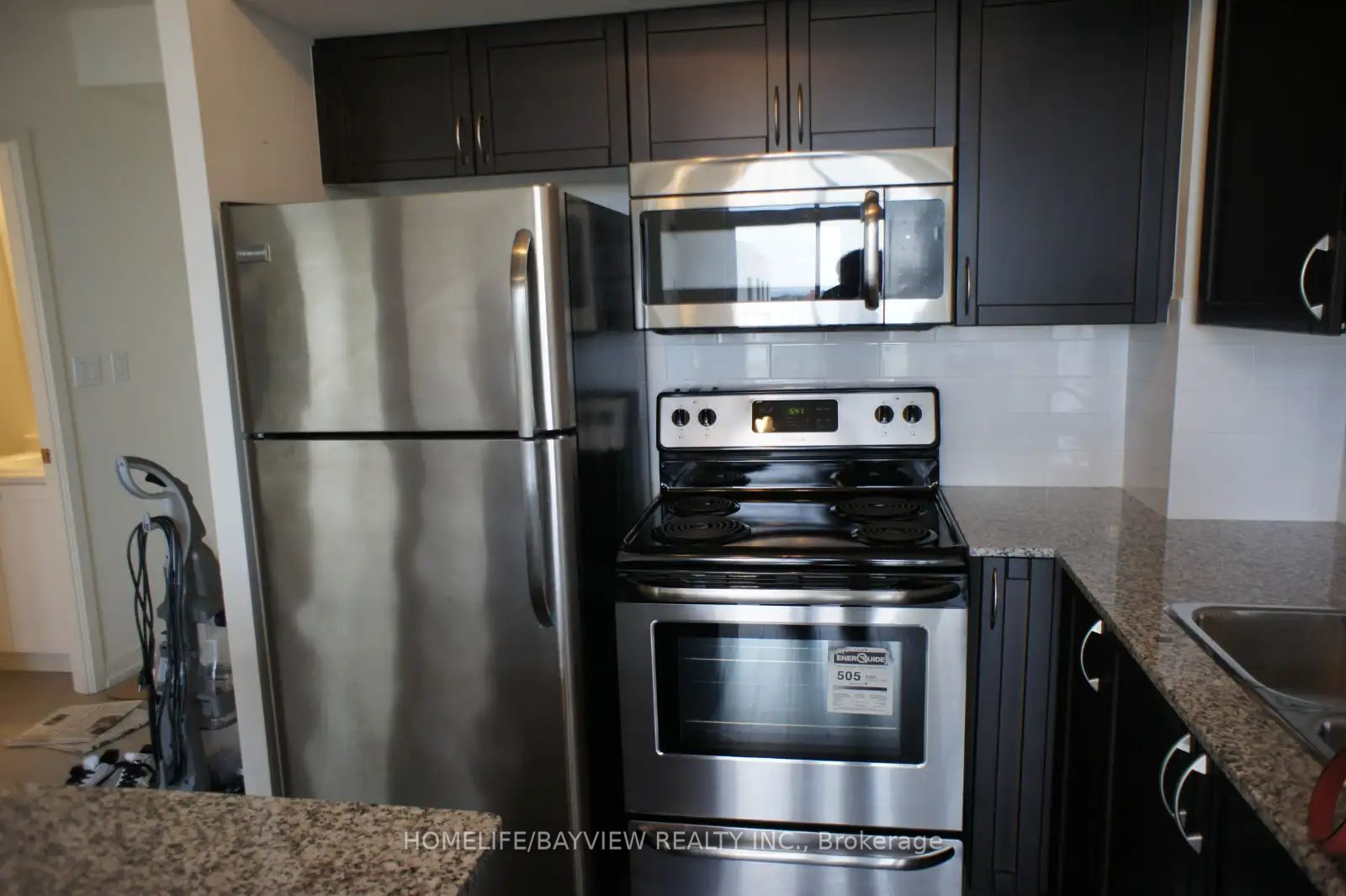 816 Lansdowne Avenue 810