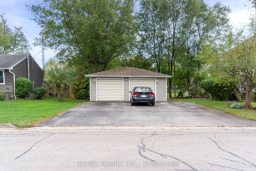 Photo of 32 Bay Avenue, Welland, ON L3B 3G6 (MLS # X12441570)