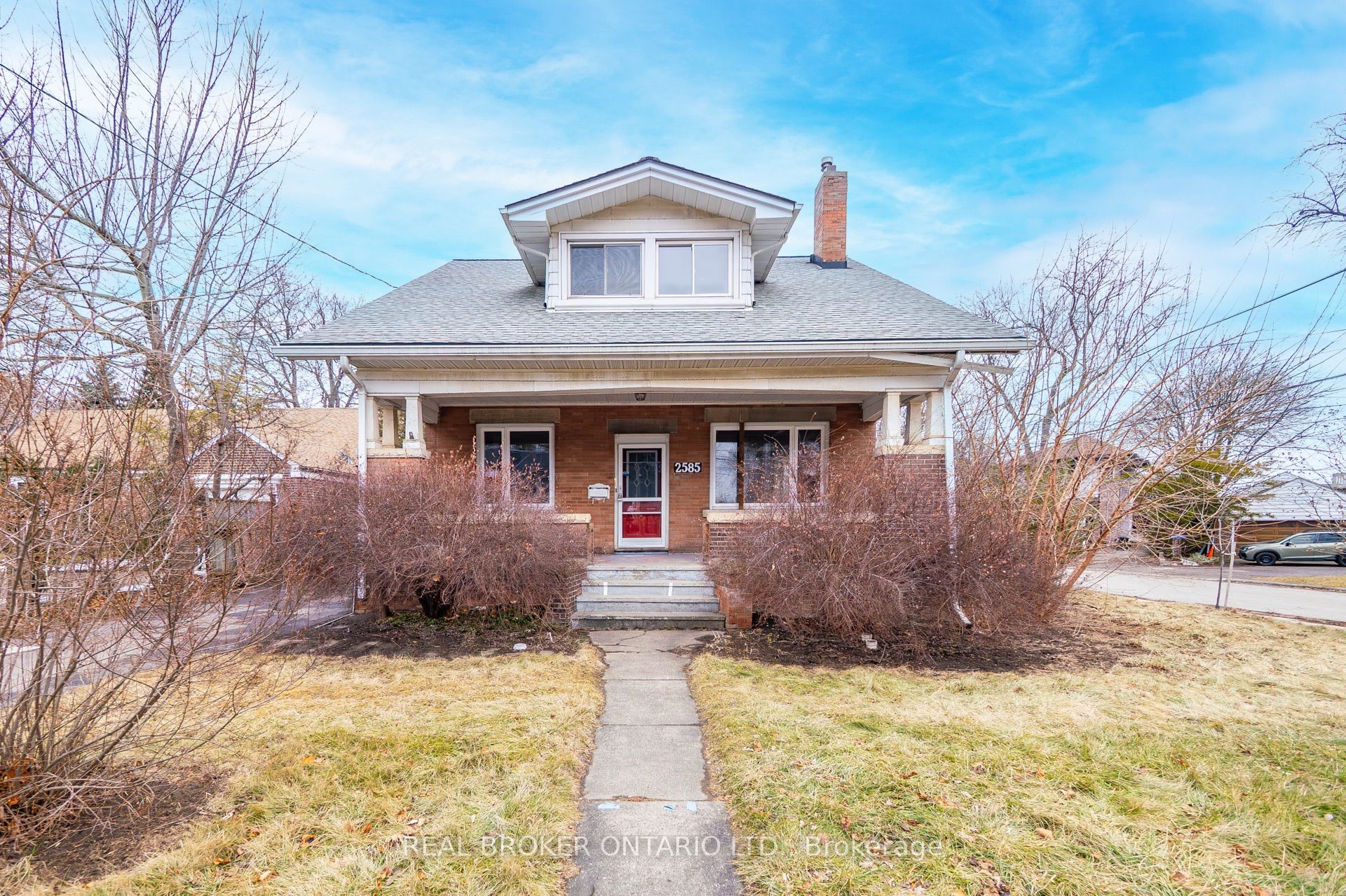 2585 Lakeshore Boulevard W