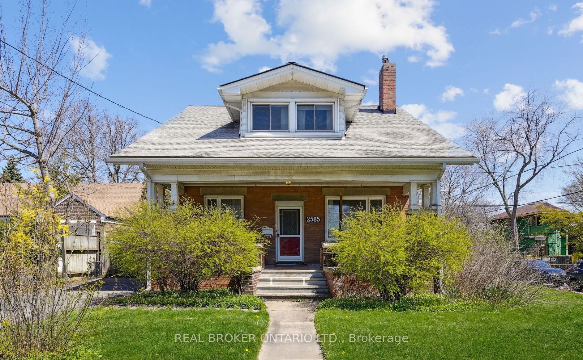 2585 Lakeshore Boulevard W