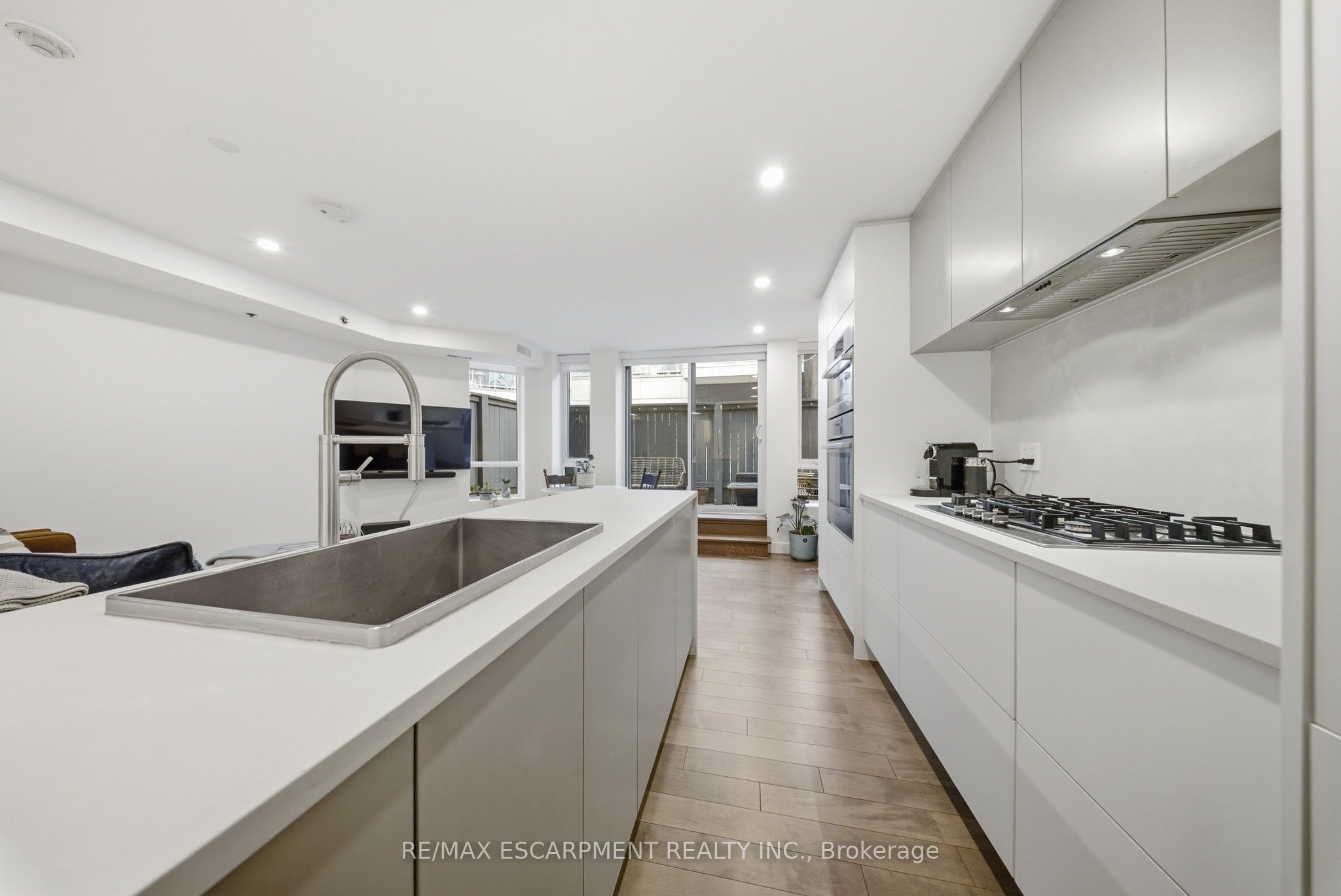 127 Queen Street E TH1