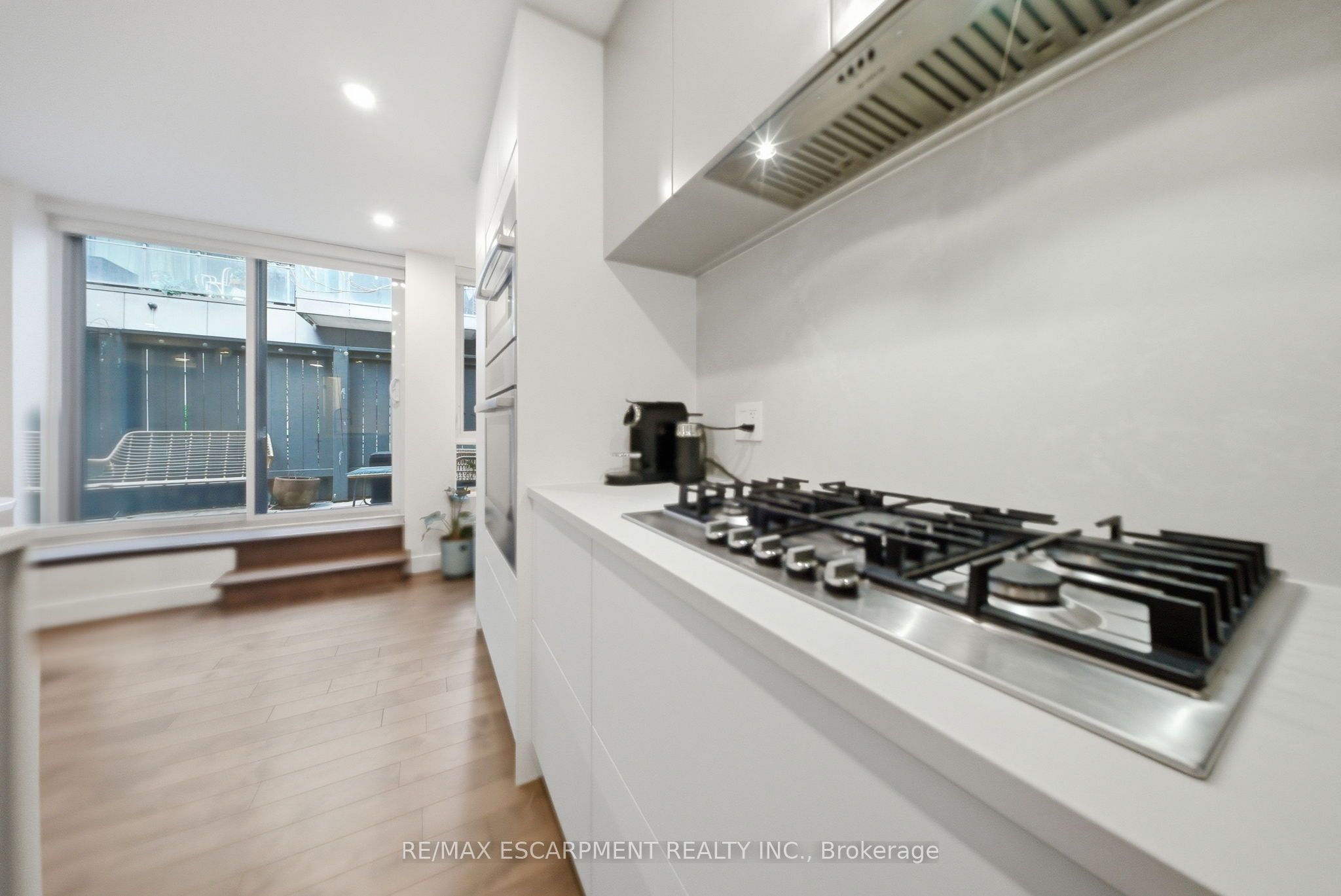 127 Queen Street E TH1