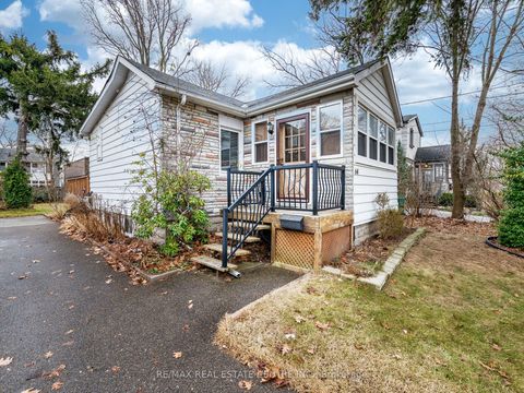 64 Eaglewood Boulevard Mississauga ON L5G 1V4