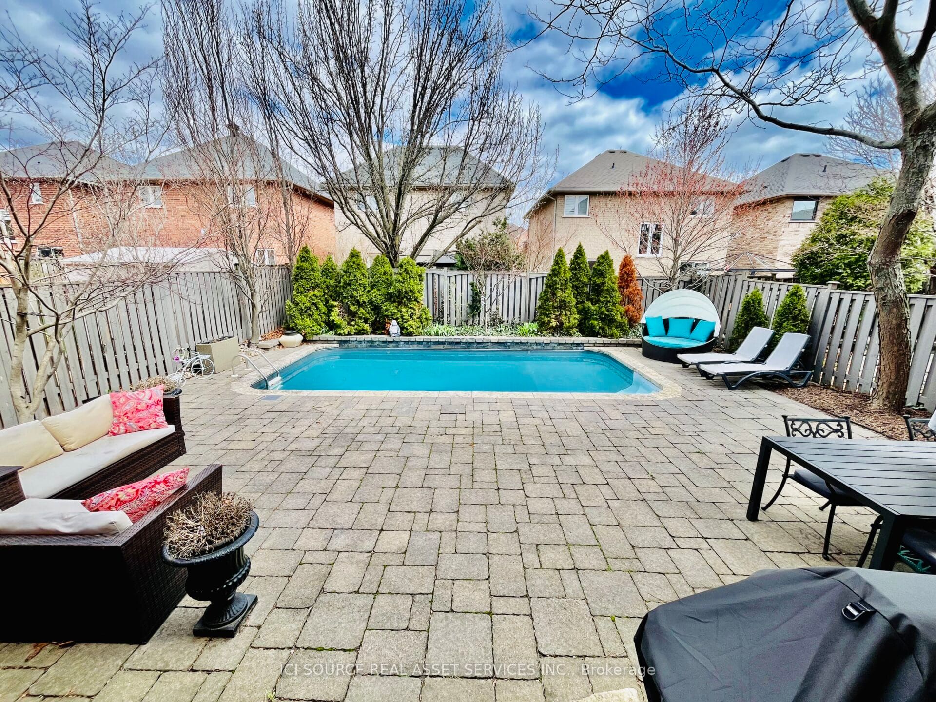 2202 Brookhaven Crescent