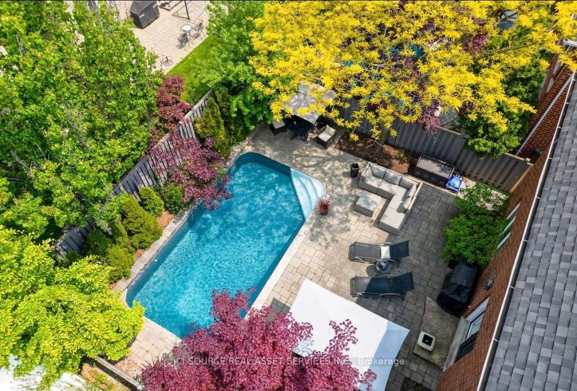 2202 Brookhaven Crescent