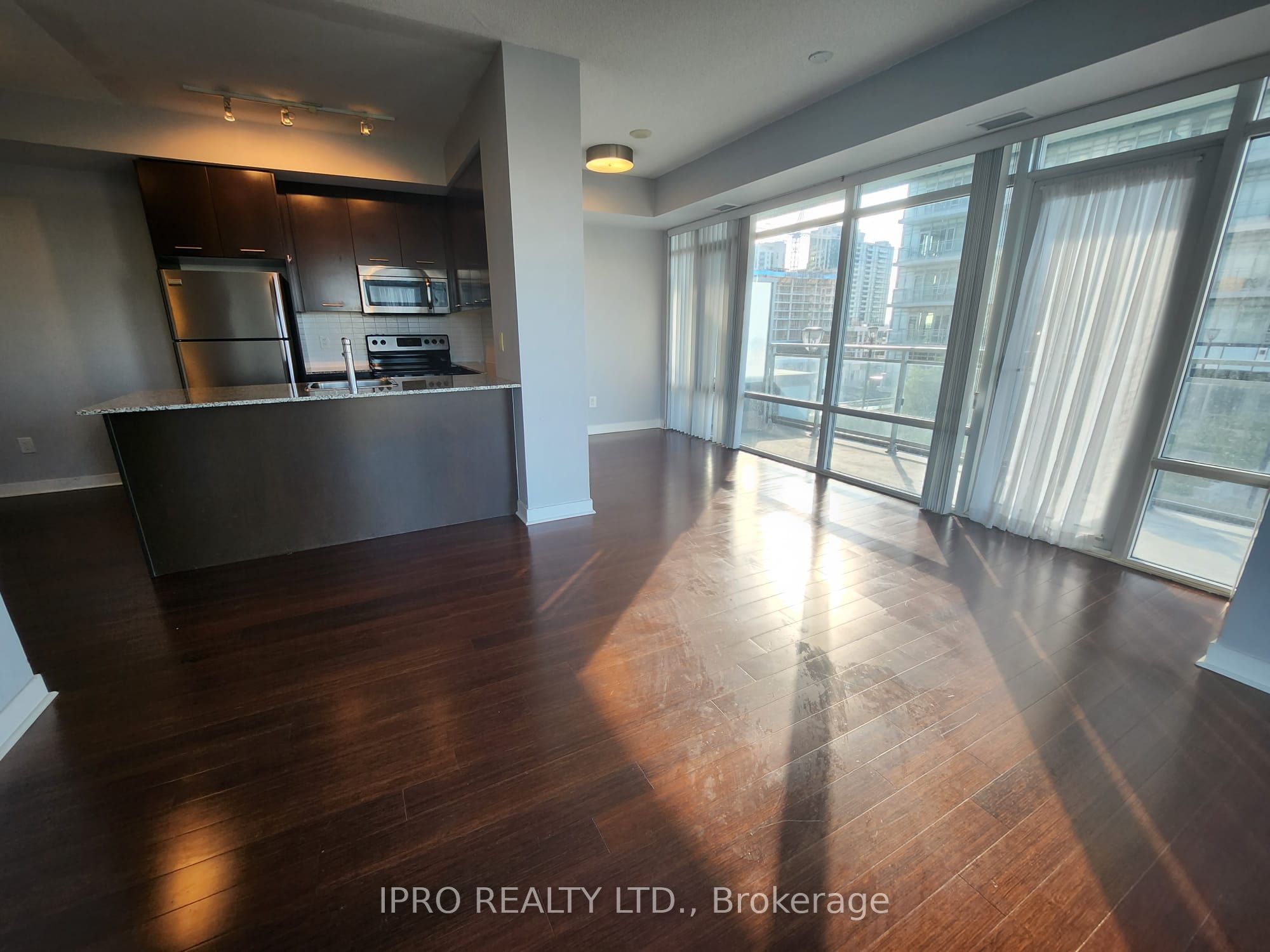 365 Prince of wales Drive 711