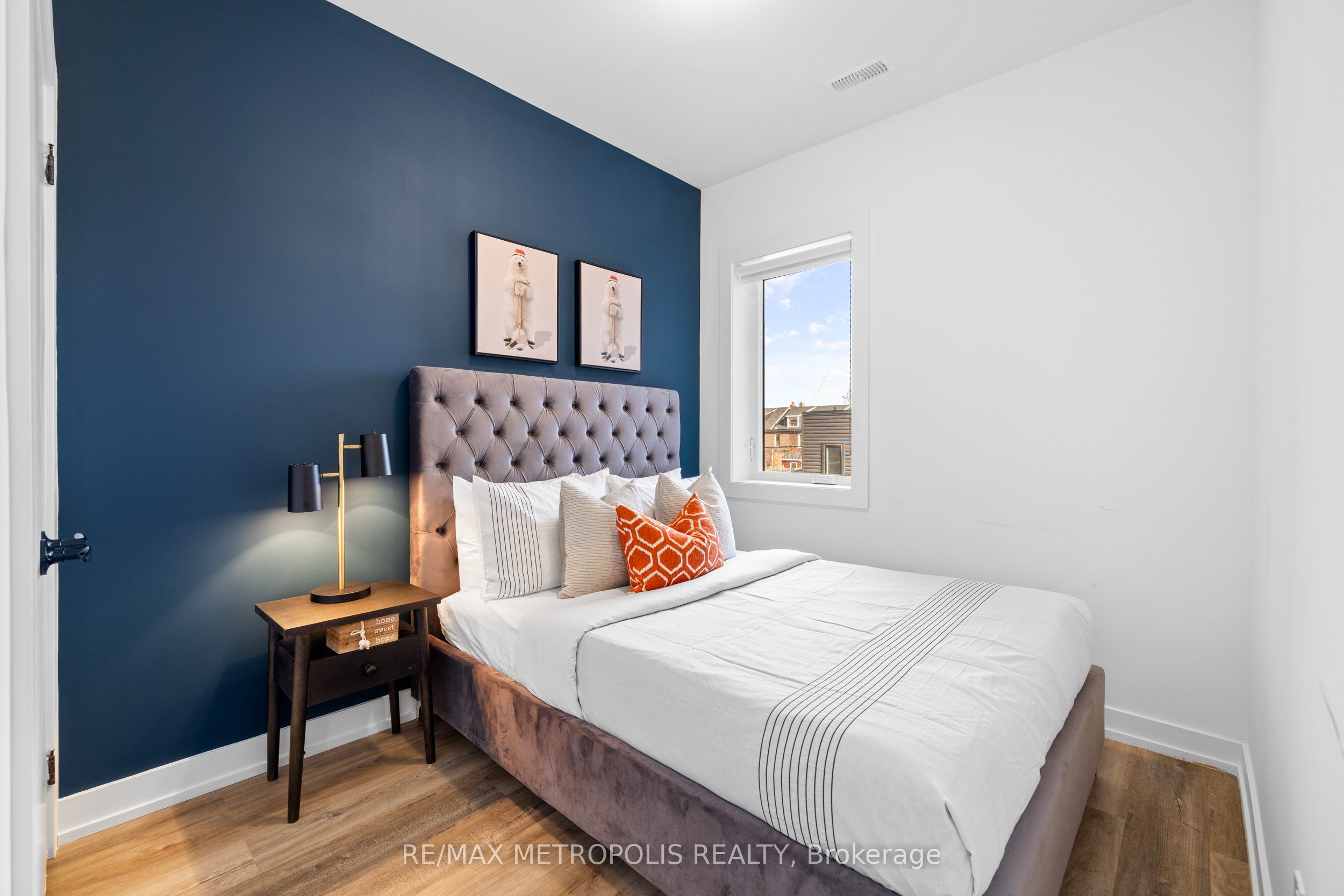 447 - 449 Lansdowne Avenue