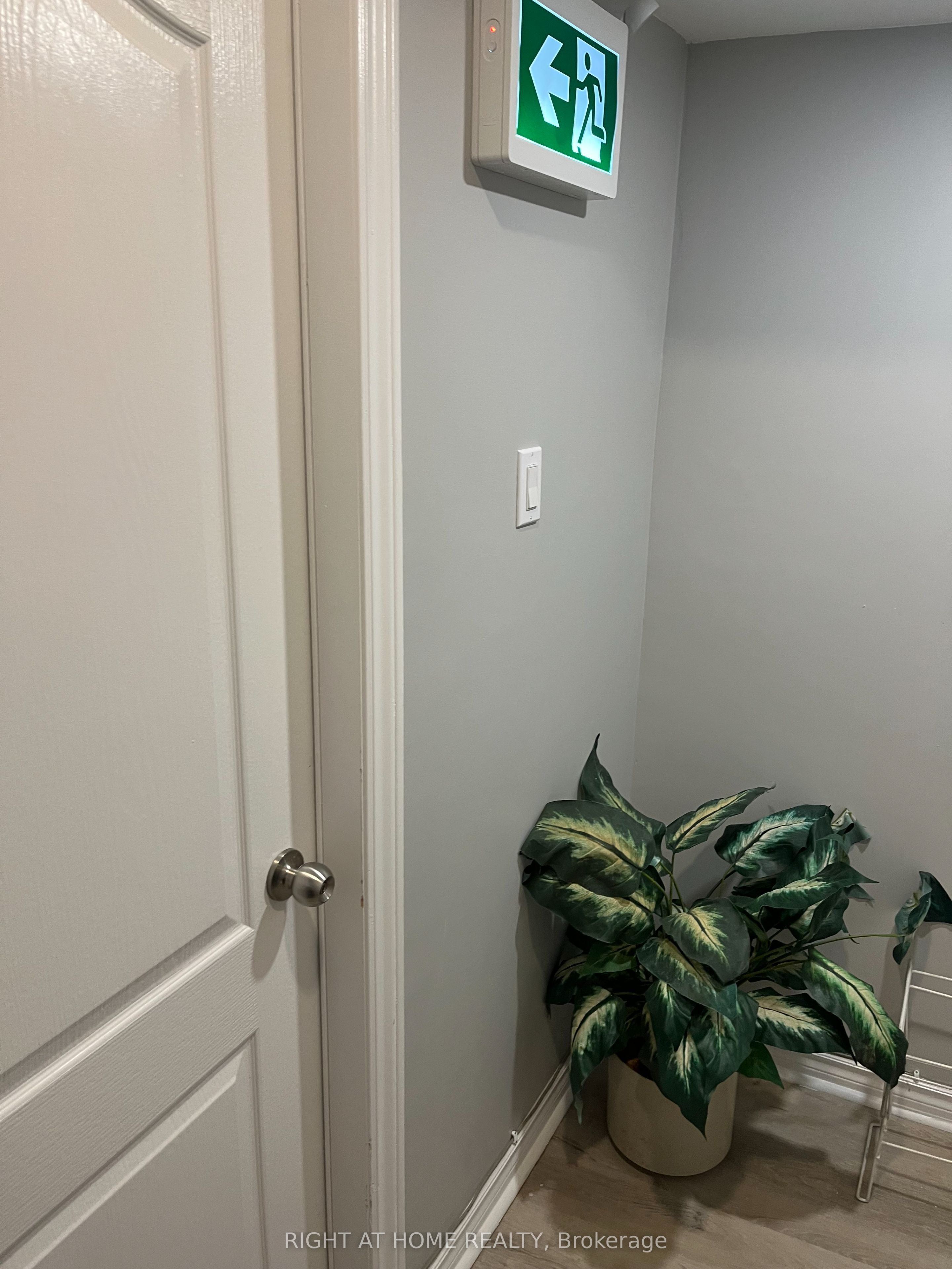 27 Dills Crescent E BASEMENT