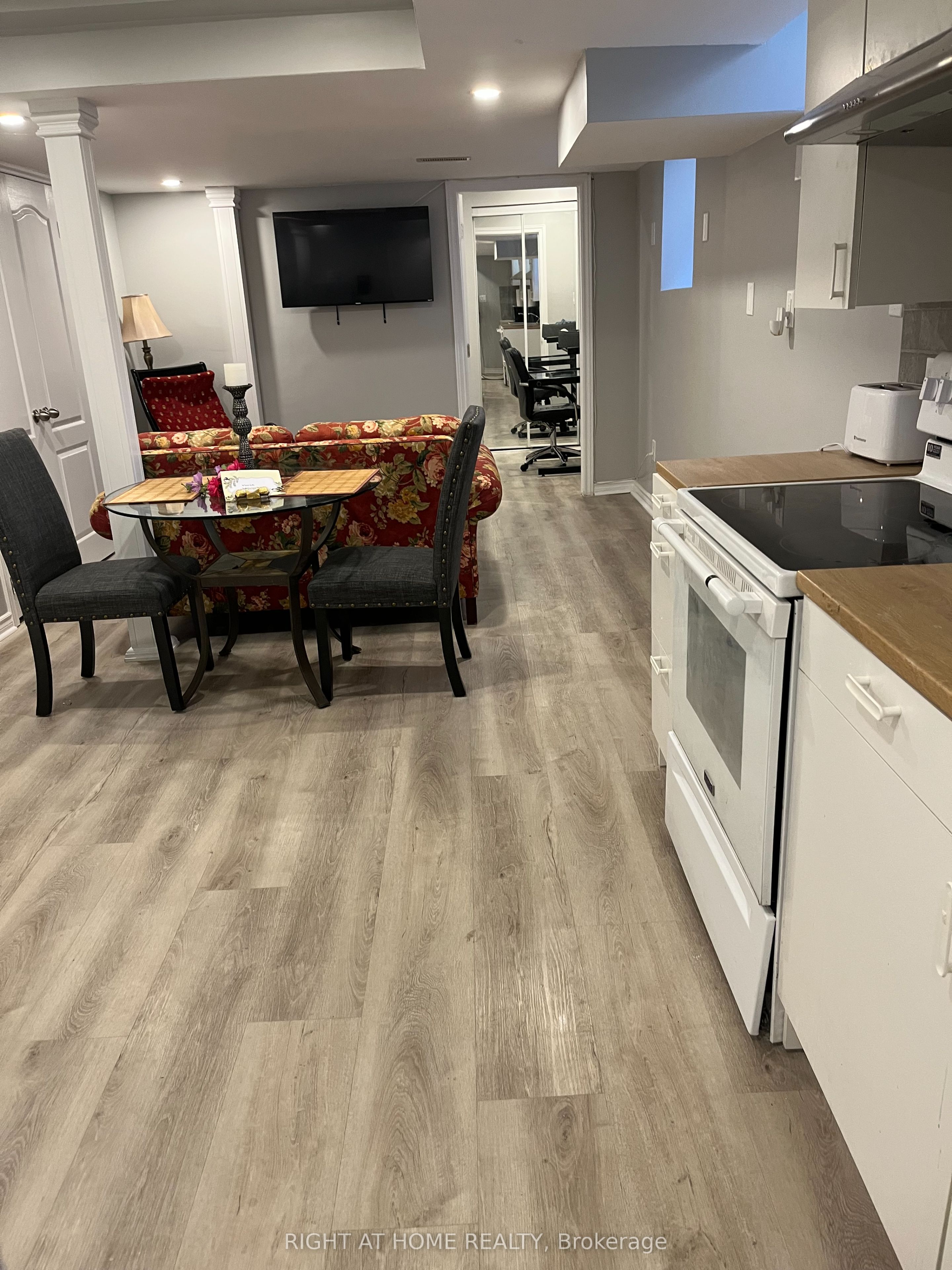 27 Dills Crescent E BASEMENT