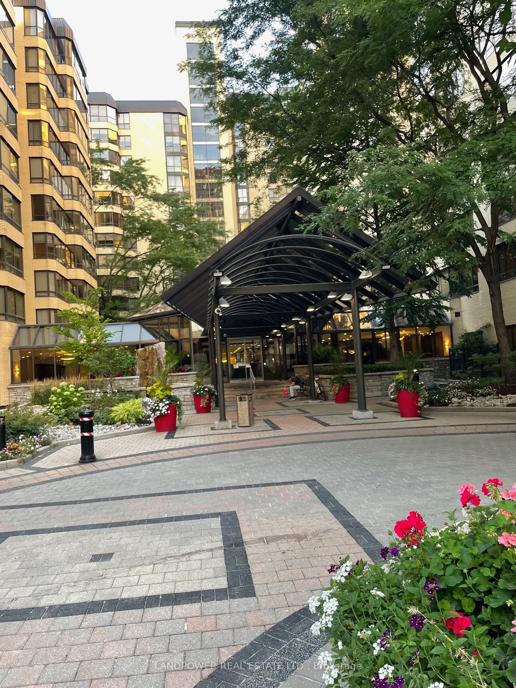 Photo of 280 Simcoe Street #903, Toronto, ON M5T 2Y5 (MLS # C12570136)