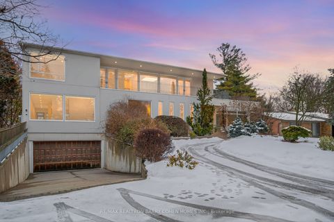 33 Fairway Heights Drive Markham ON L3T 3A7