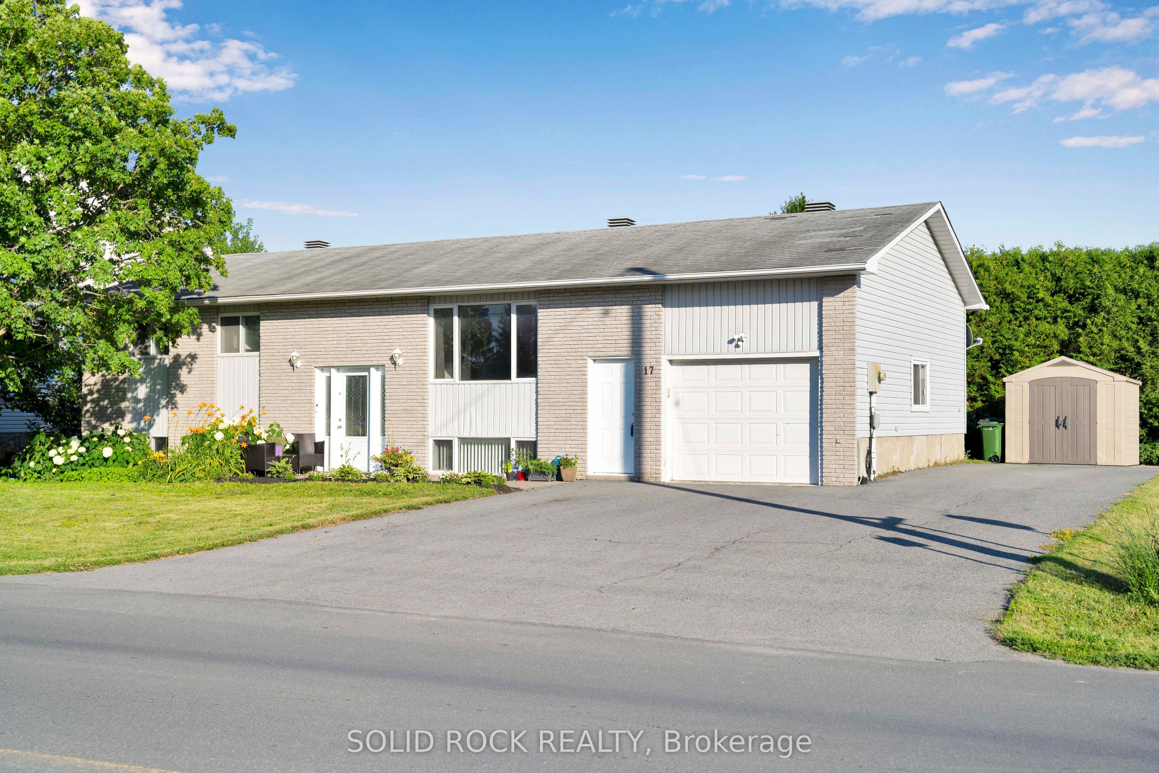Photo 1 of 35 — 17 Blais Street, Russell, ON K0A 1W0