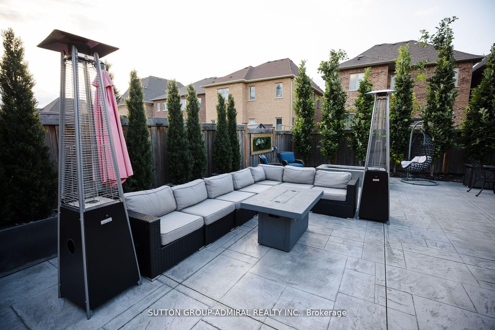 62 Bond Crescent