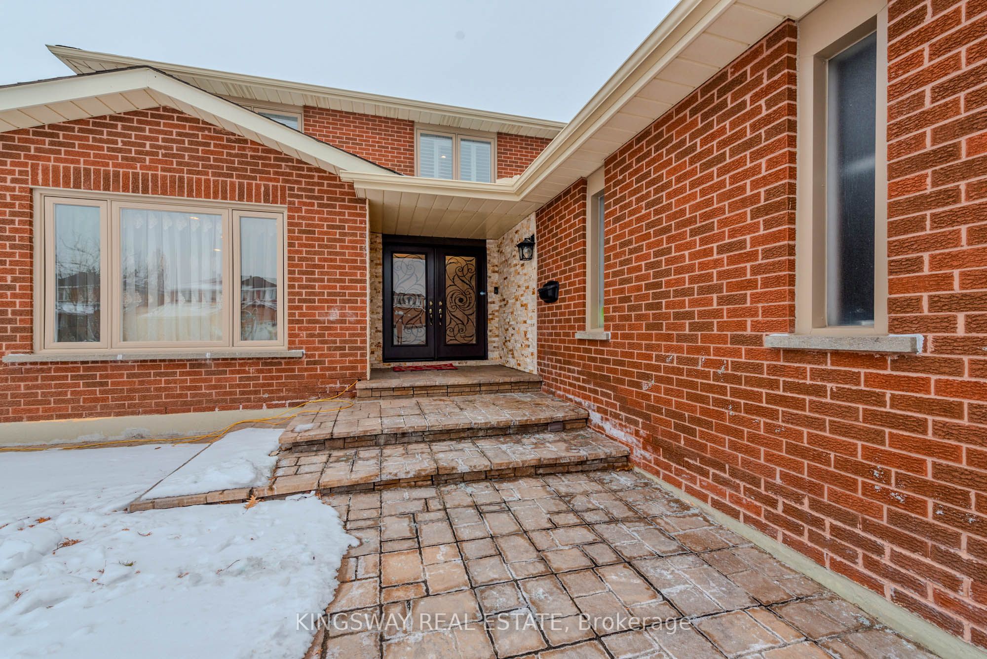 298 FOREST Drive S