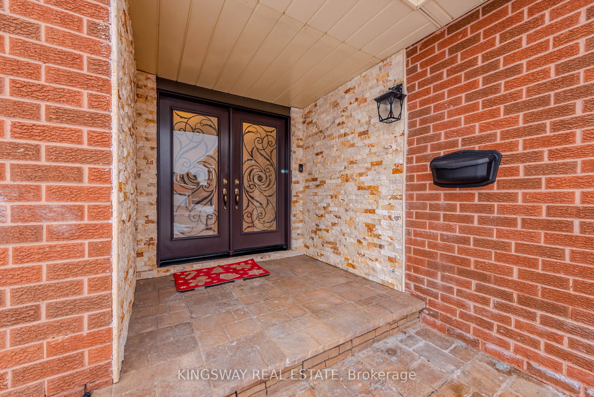 298 FOREST Drive S