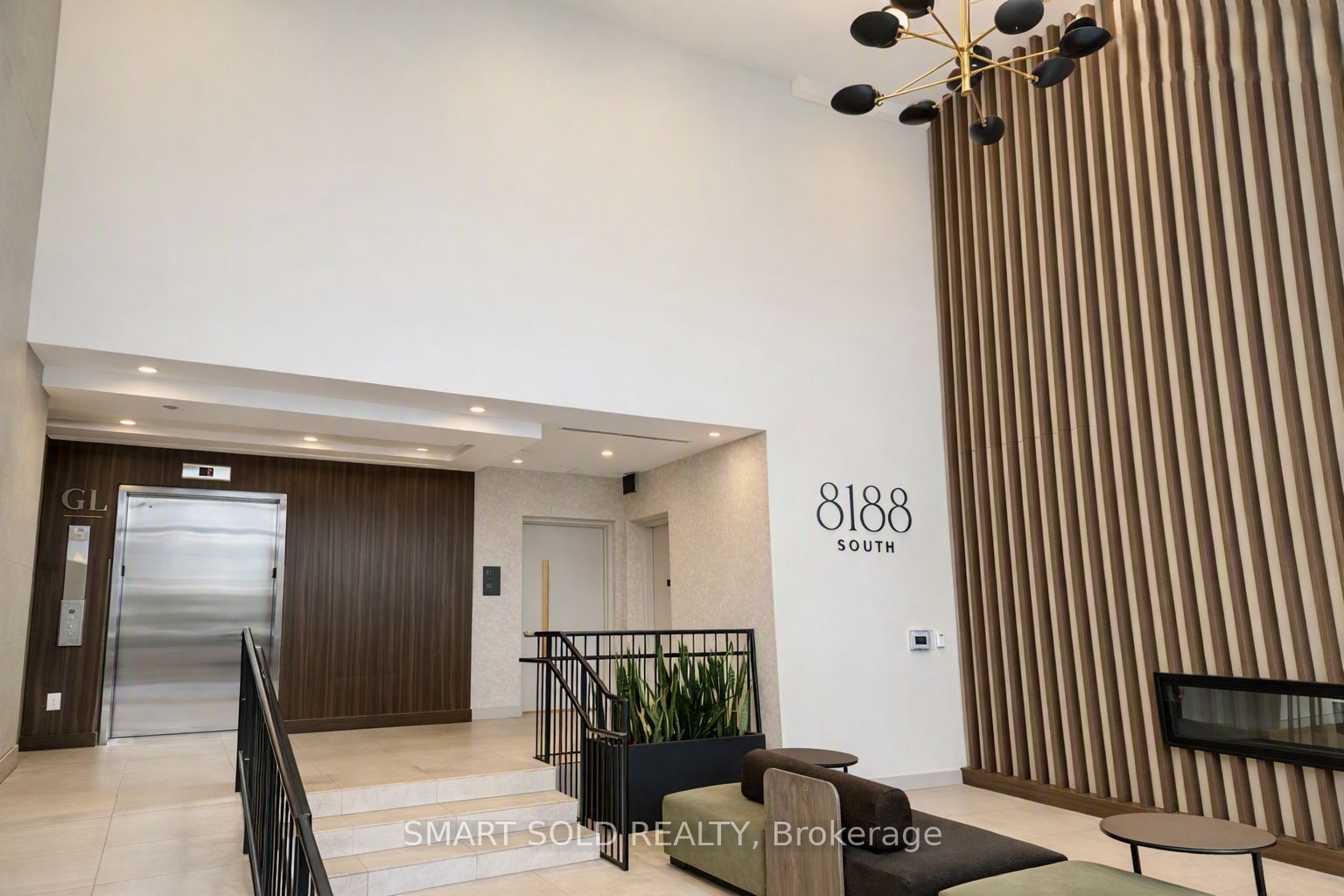 8188 Yonge Street 520