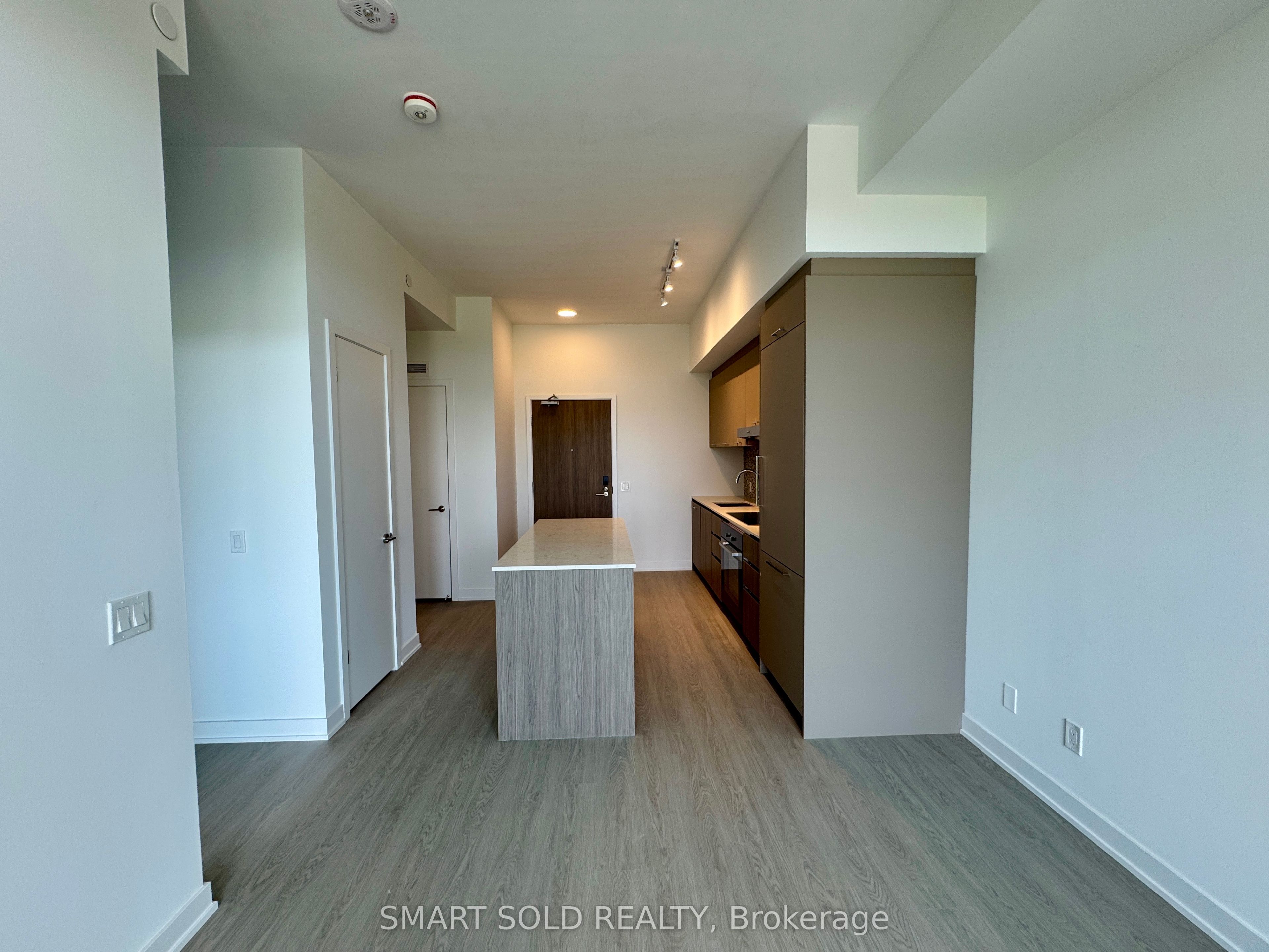 8188 Yonge Street 520