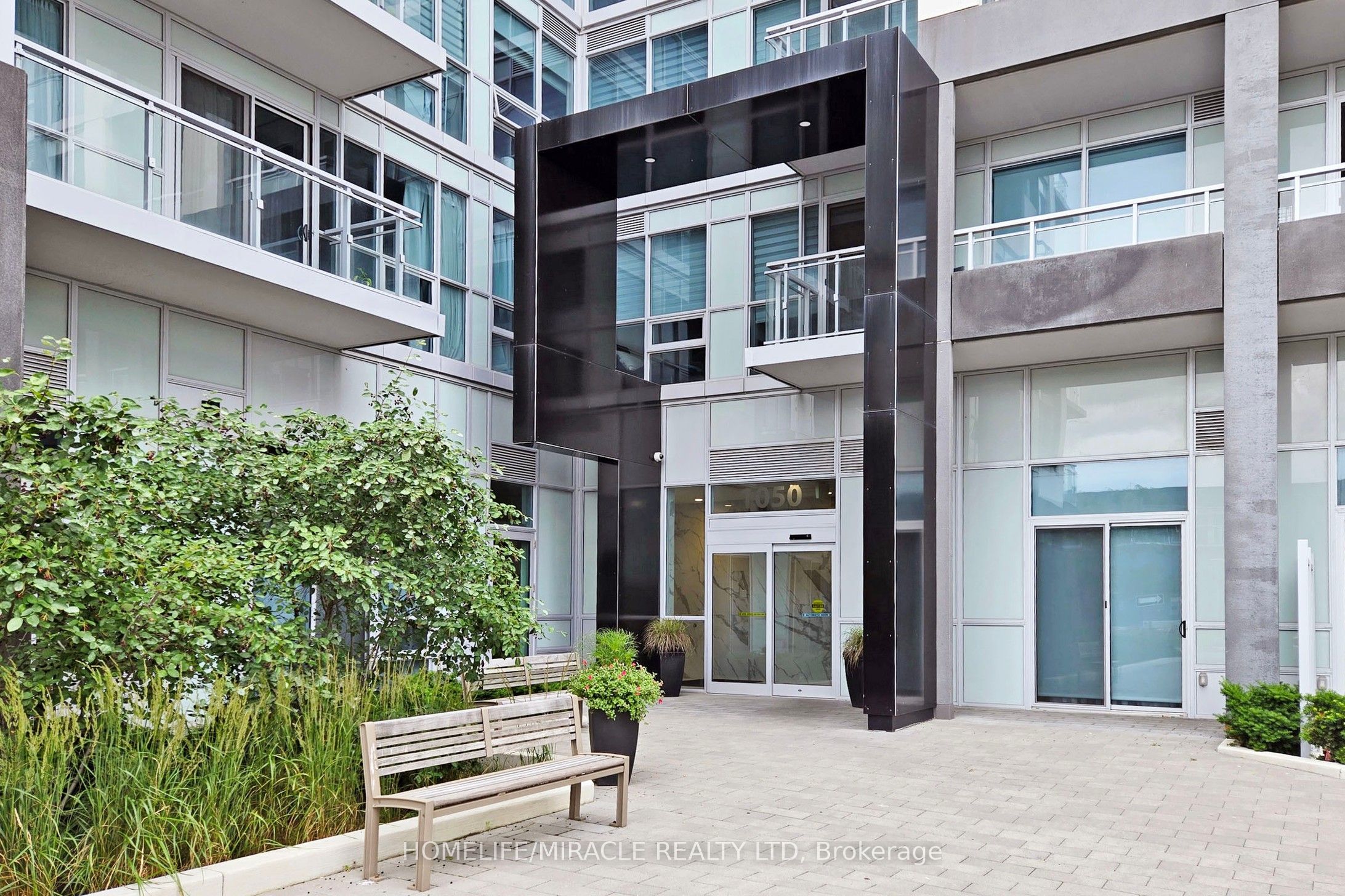 1050 Main Street E 1106