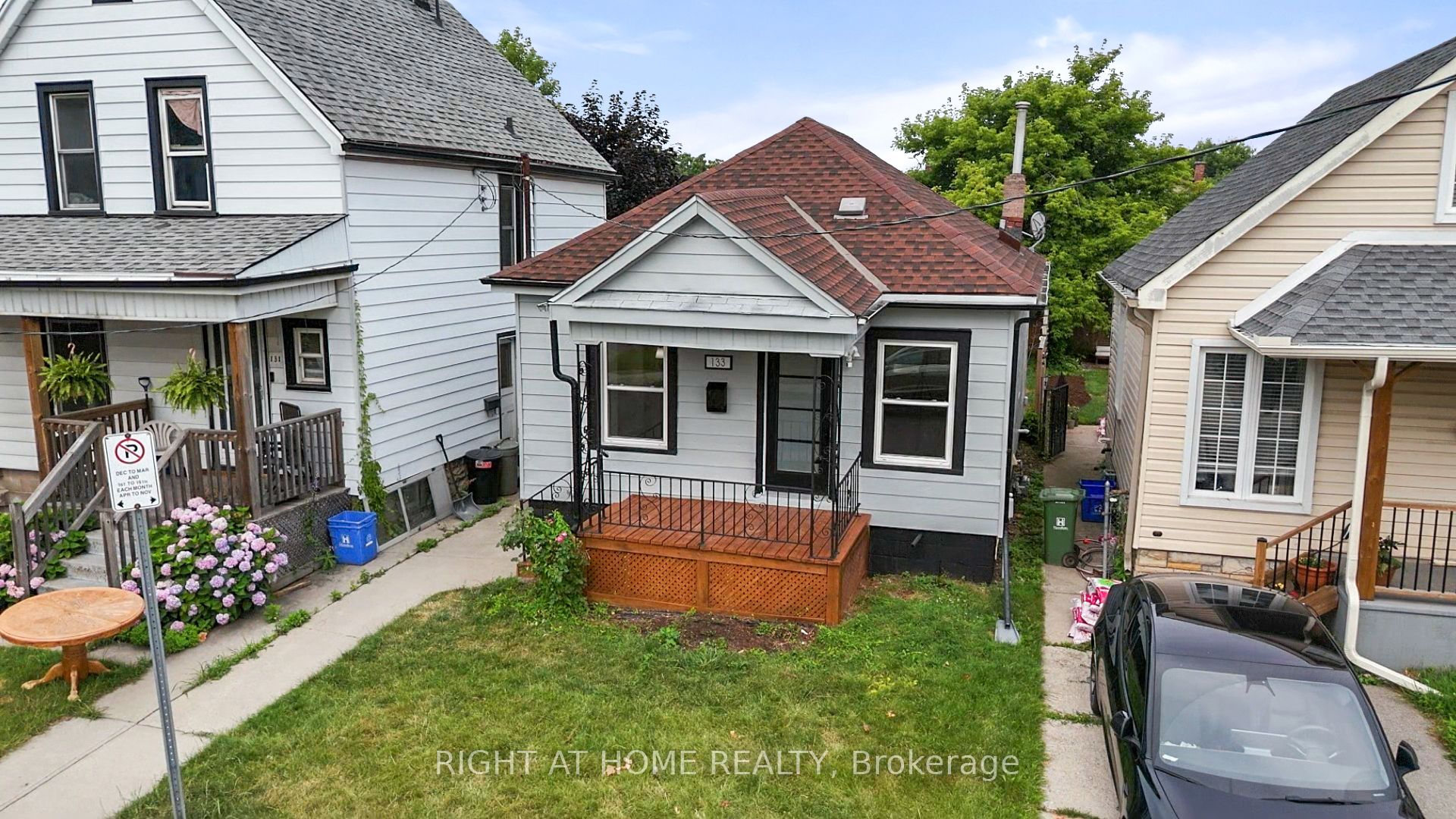 133 Barons Avenue N