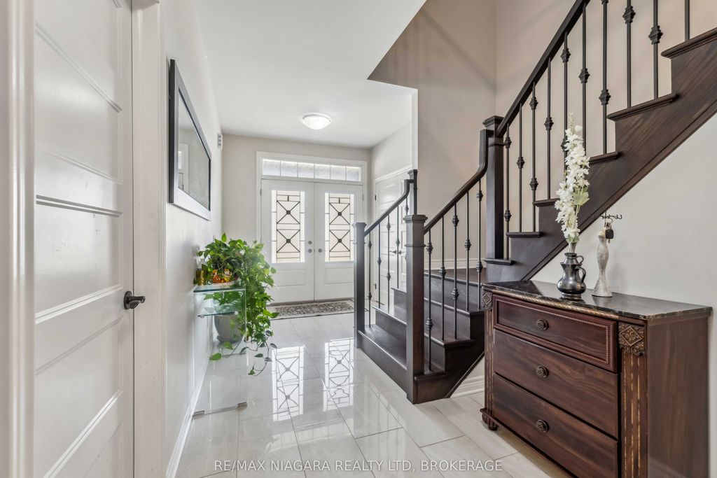 Photo of 1 Hopkins Street, Thorold, ON L2V 0E6 (MLS # X13075096)