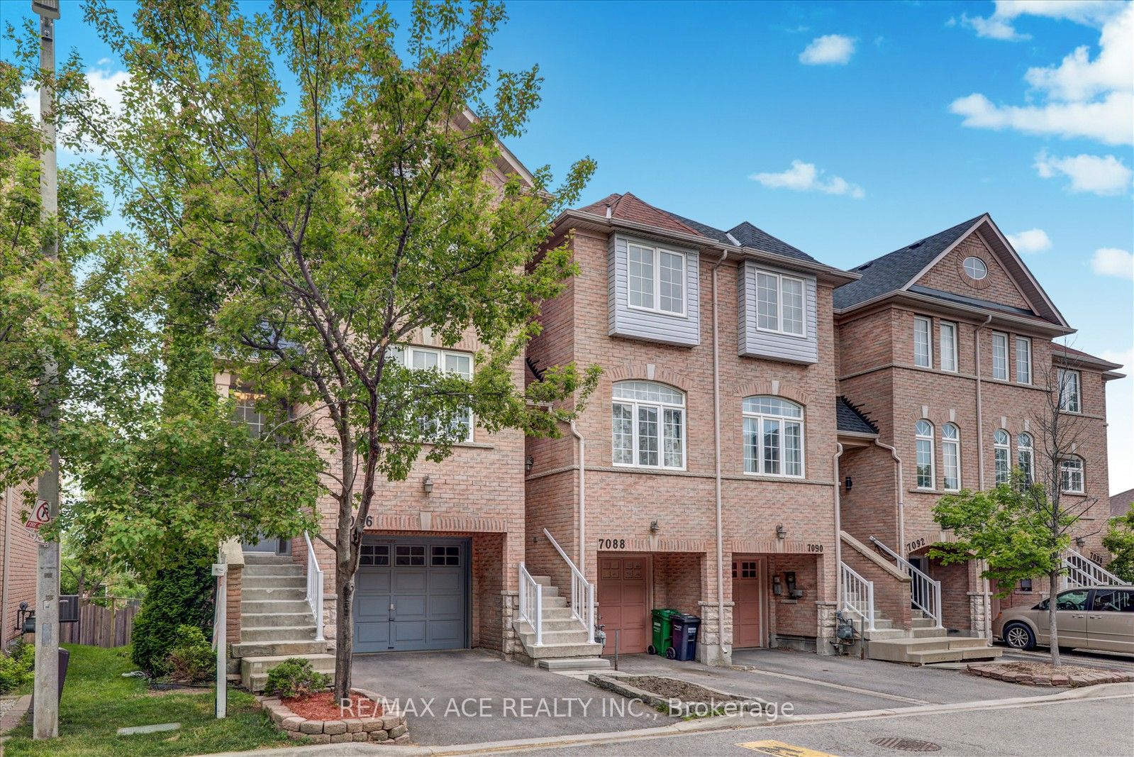 7086 Fairmeadow Crescent