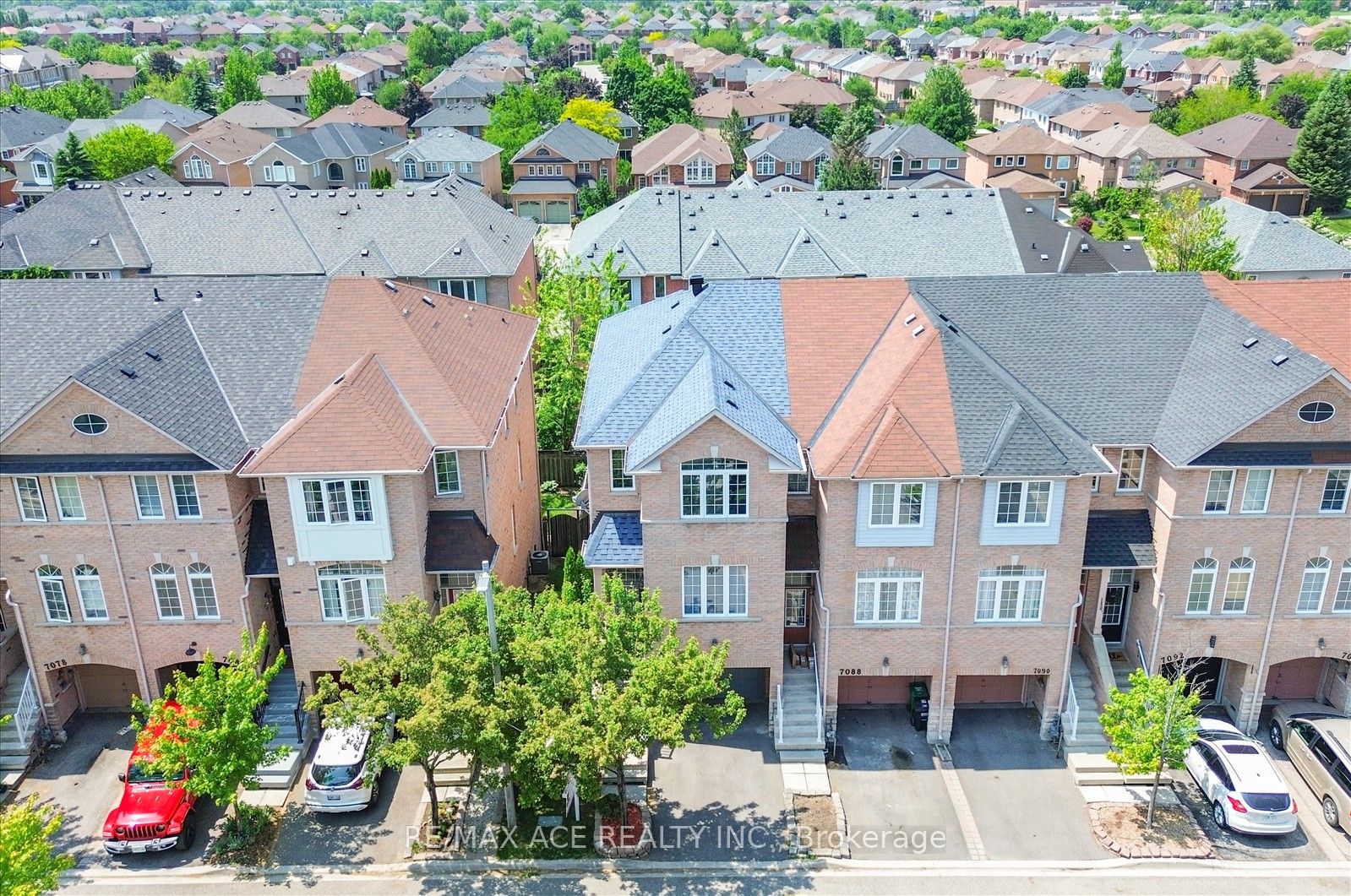7086 Fairmeadow Crescent