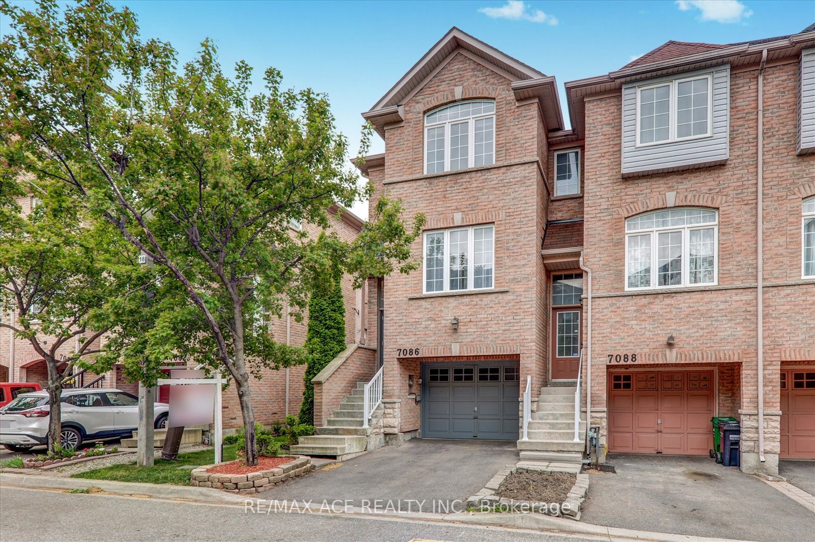 7086 Fairmeadow Crescent