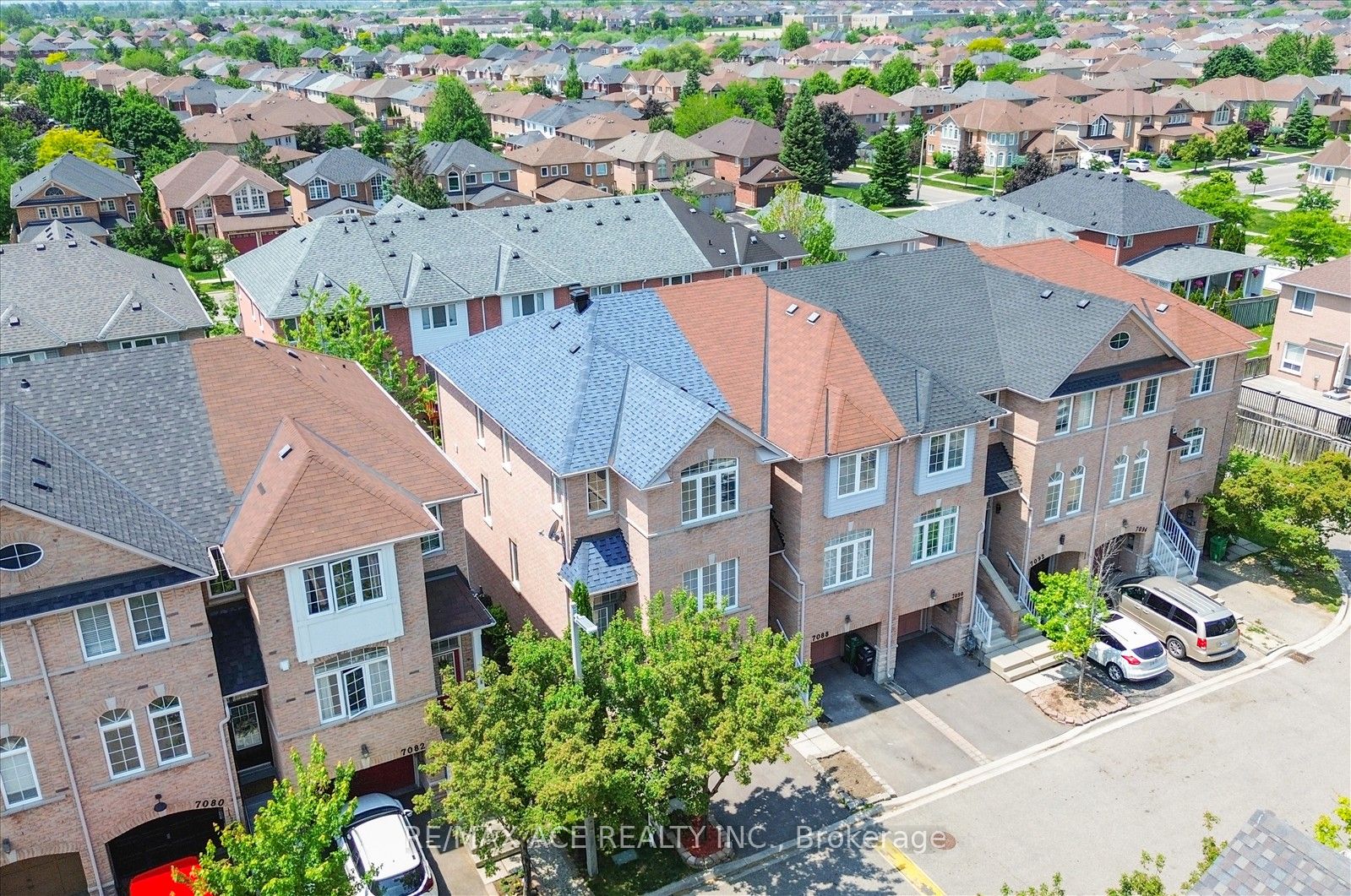 7086 Fairmeadow Crescent