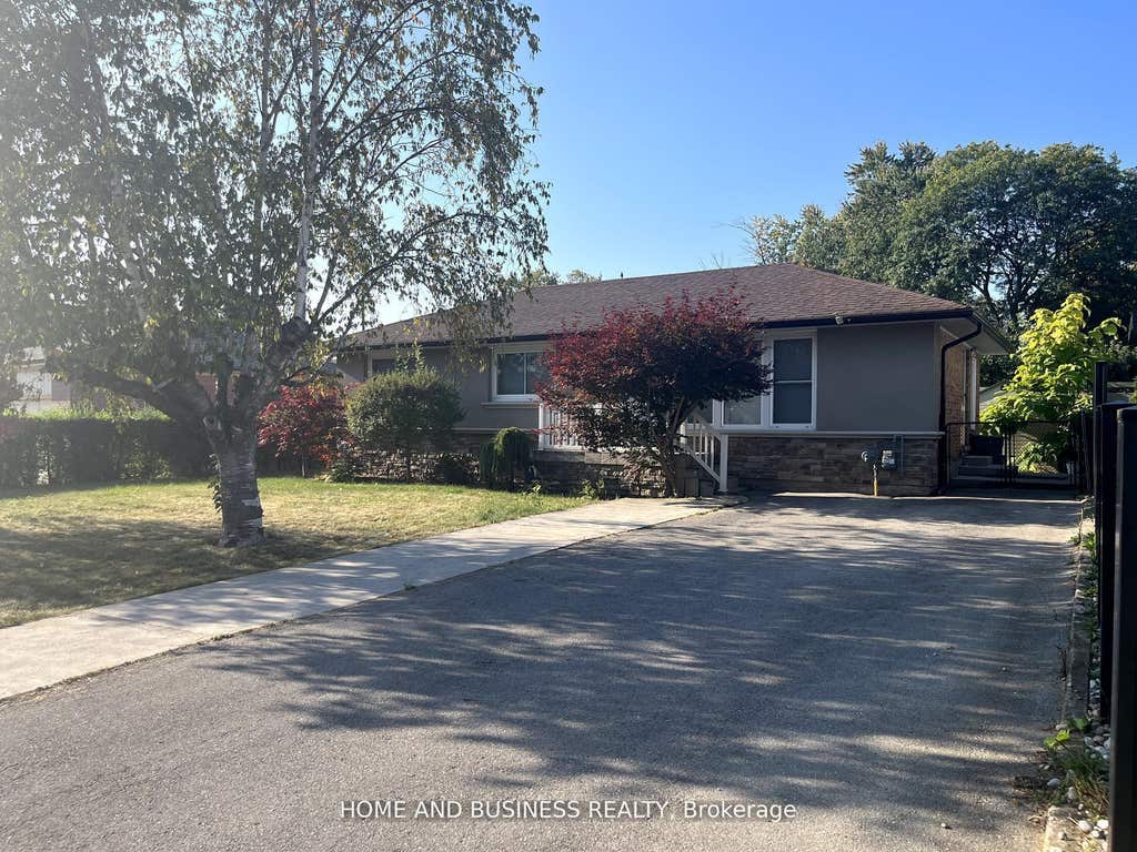 Photo of 376 Ashbury Road, Oakville, ON L6K 2M7 (MLS # W13690178)