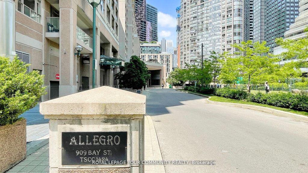 Photo of 909 Bay Street #1609, Toronto, ON M5S 3G2 (MLS # C12655912)