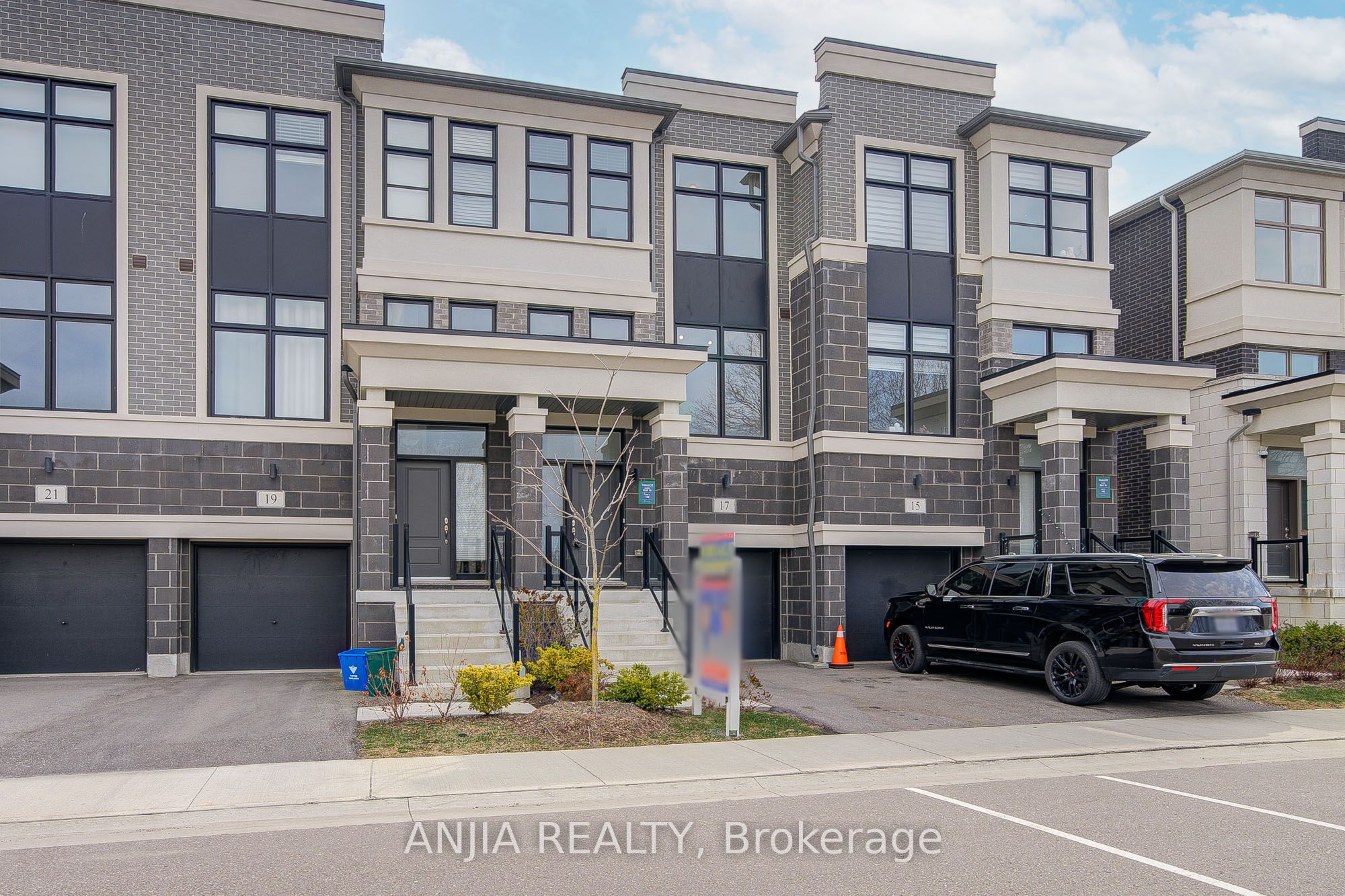 17 Armillo Place