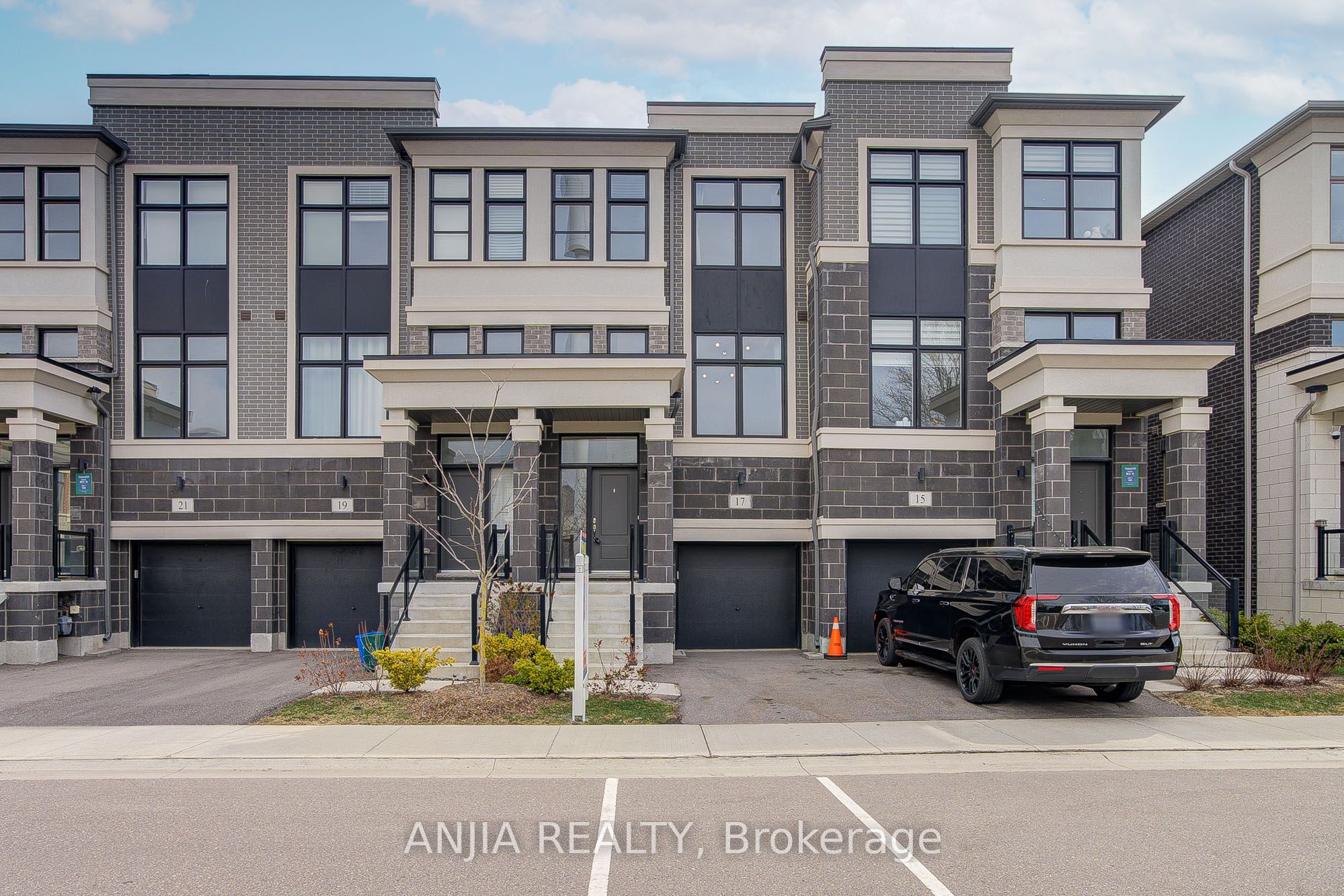 17 Armillo Place