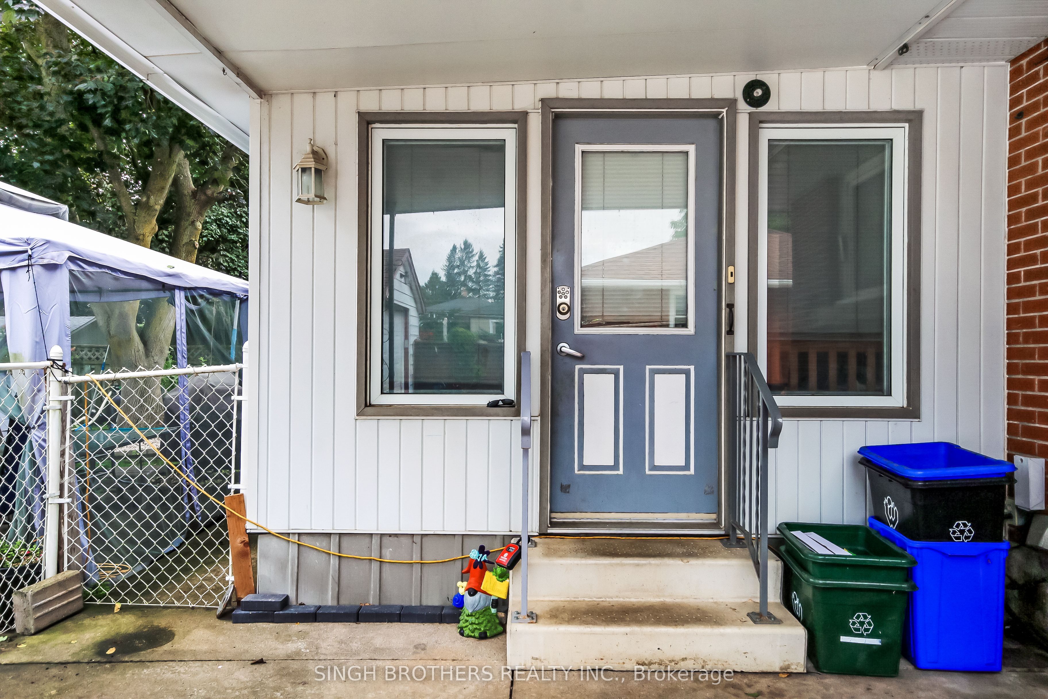 316 WILLOWGROVE Crescent