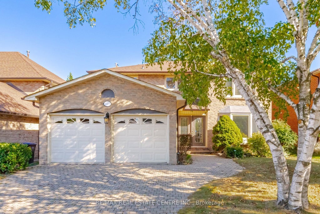 Photo of 1572 Maple Ridge Drive, Mississauga, ON L4W 3C8 (MLS # W13820750)
